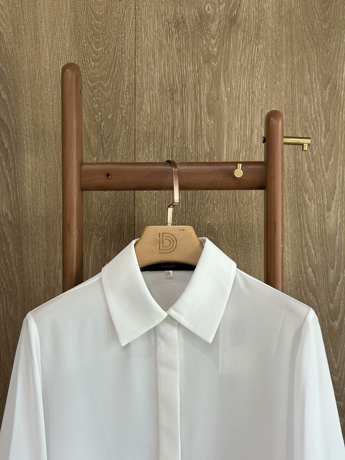 Louis Vuitton LV White Casual Shirt (No Tags) Size M / US 6-8 / IT 42-44 - 4 Thumbnail