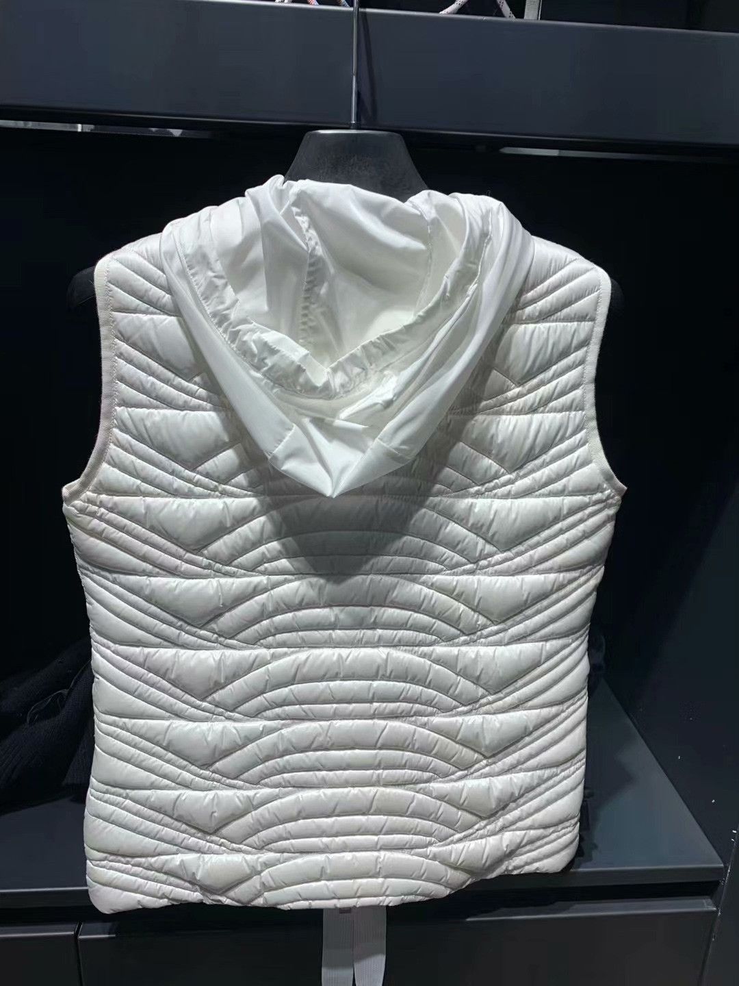 Moncler Moncler White Down Vest Size M / US 6-8 / IT 42-44 - 4 Thumbnail