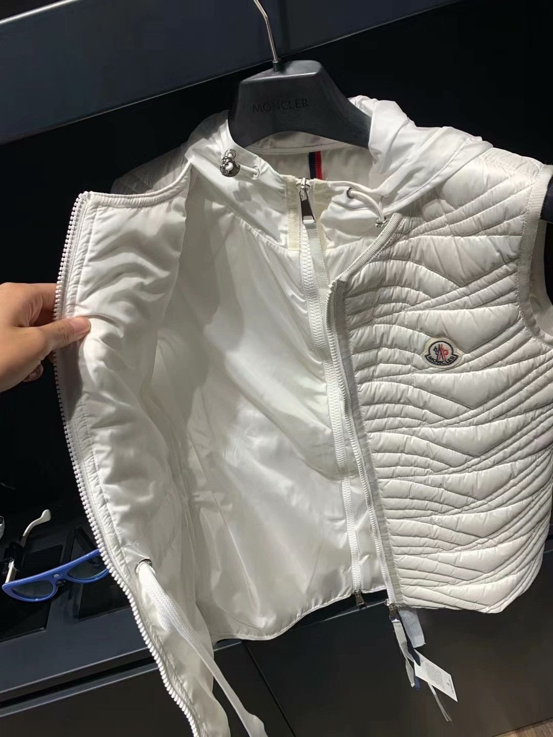 Moncler Moncler White Down Vest Size M / US 6-8 / IT 42-44 - 5 Thumbnail