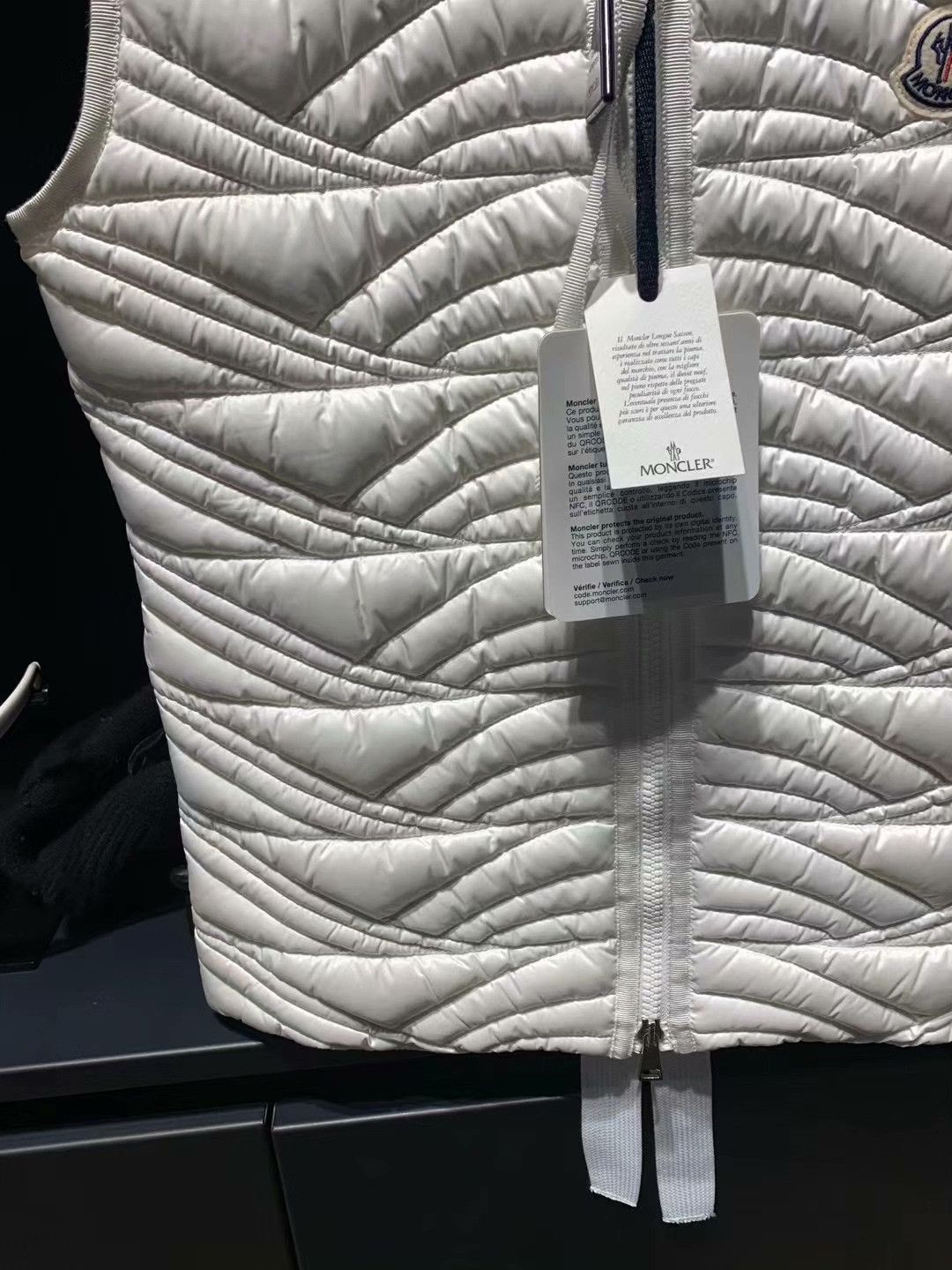 Moncler Moncler White Down Vest Size M / US 6-8 / IT 42-44 - 3 Thumbnail