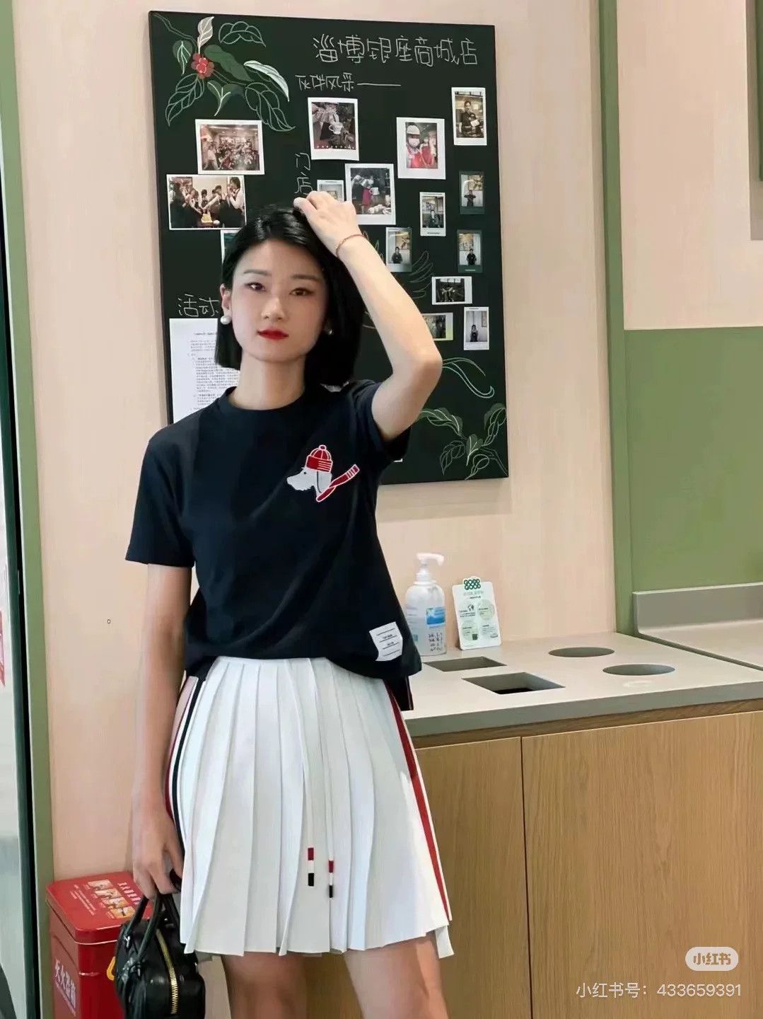 Thom Browne Thom Browne Women's Navy Patch T-Shirt Size M / US 6-8 / IT 42-44 - 8 Thumbnail