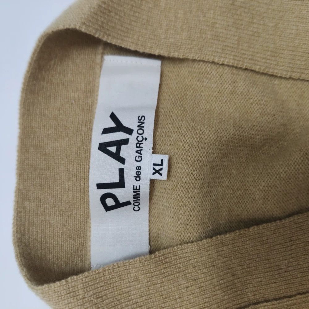 Comme des Garcons Comme Des Garçons Play Wool V-Neck Sweater XL Size US XL / EU 56 / 4 - 5 Thumbnail