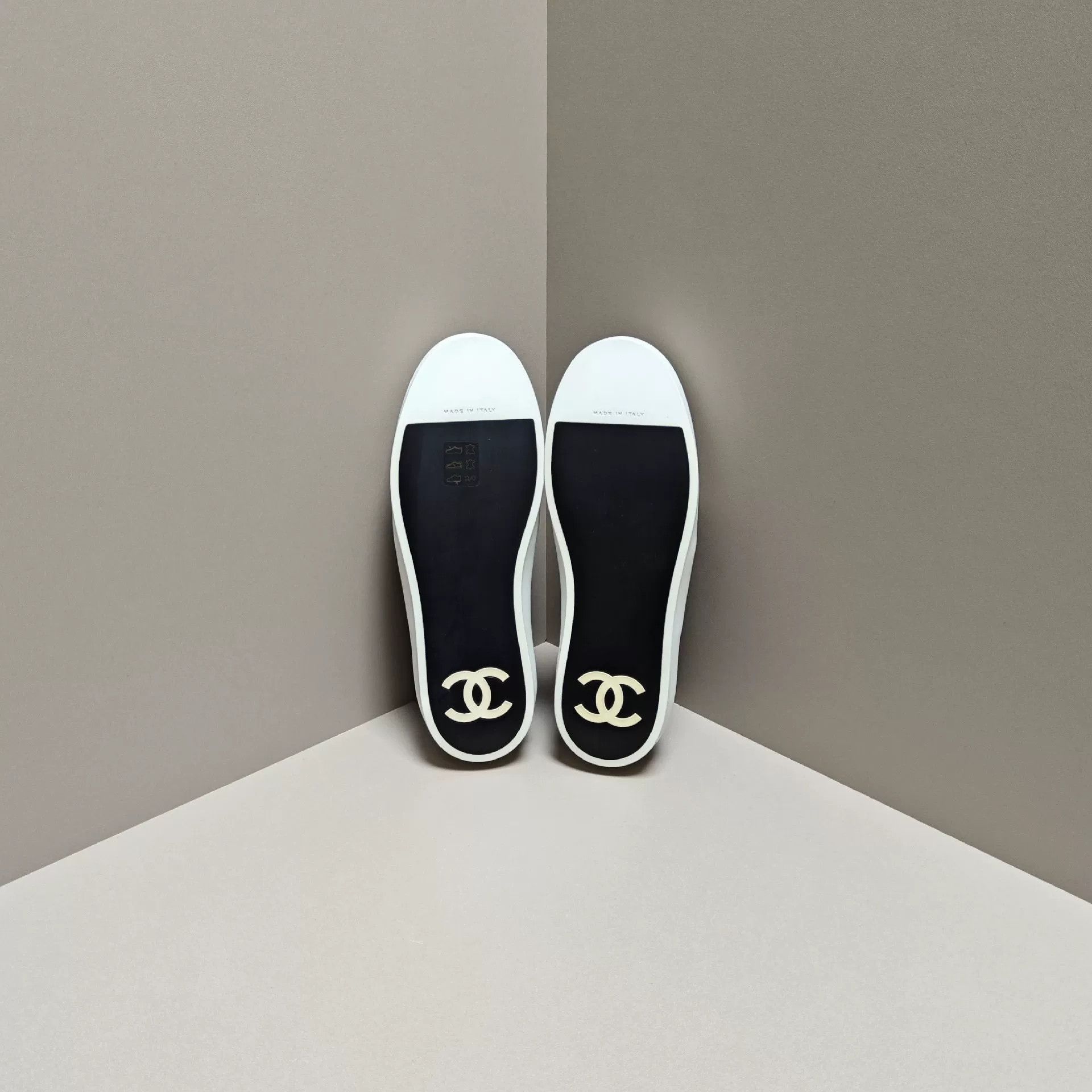 Chanel Chanel Casual Multi Lowtop Sneakers us_6 Women Size US 6 / IT 36 - 5 Thumbnail