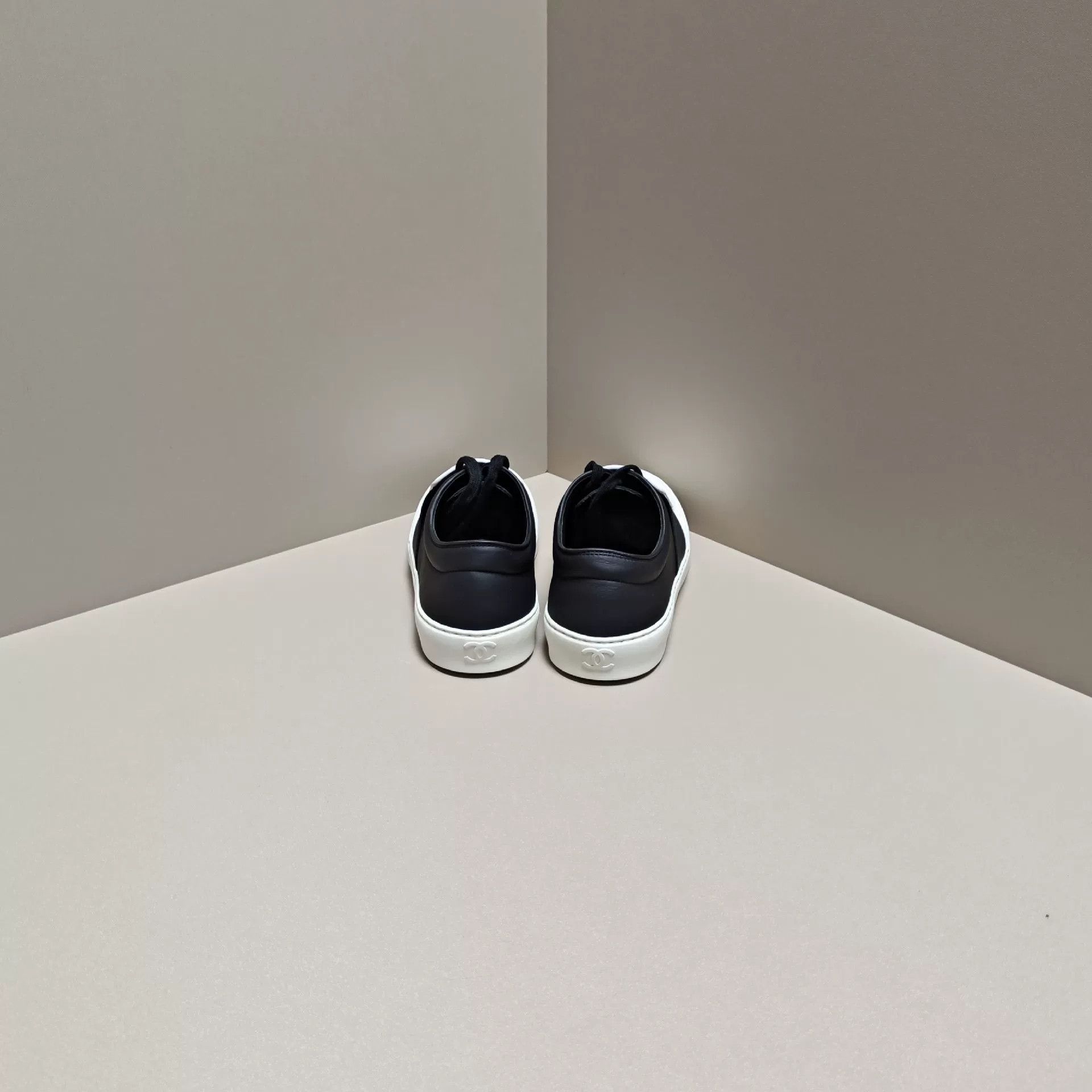 Chanel Chanel Casual Multi Lowtop Sneakers us_6 Women Size US 6 / IT 36 - 3 Thumbnail