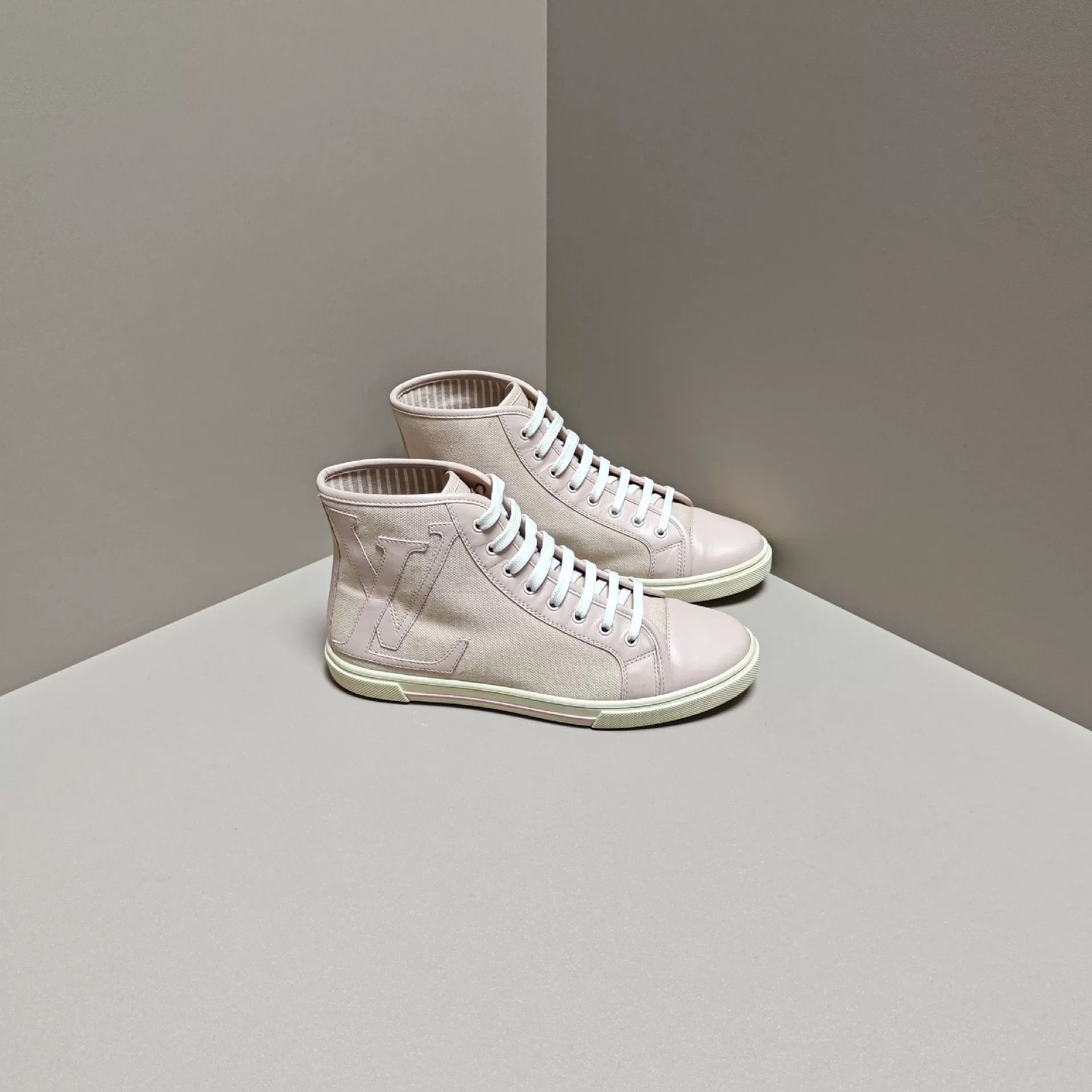Louis Vuitton Louis Vuitton Pink Lowtop Sneakers us_5 Women Size US 5 / IT 35 - 4 Thumbnail