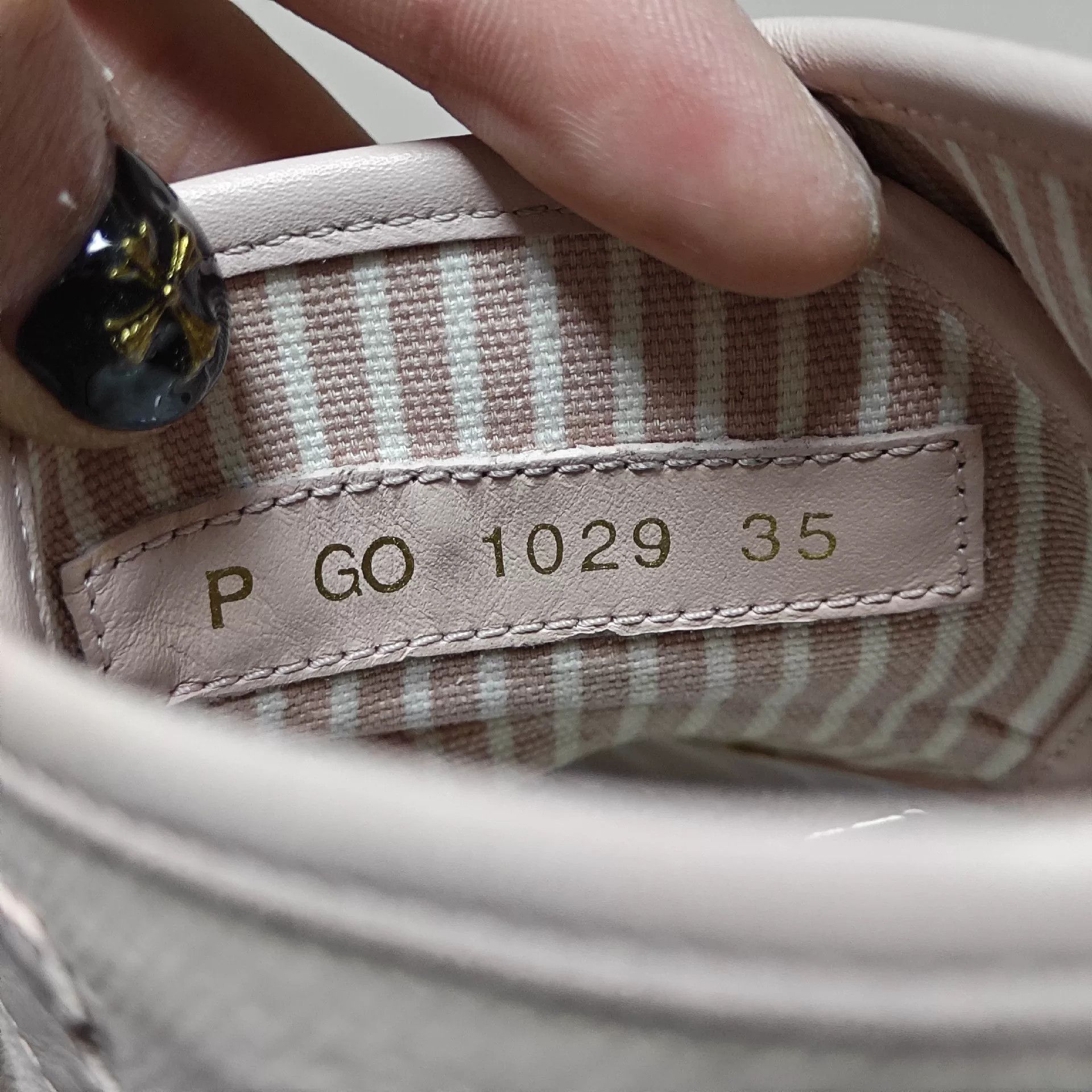 Louis Vuitton Louis Vuitton Pink Lowtop Sneakers us_5 Women Size US 5 / IT 35 - 6 Thumbnail