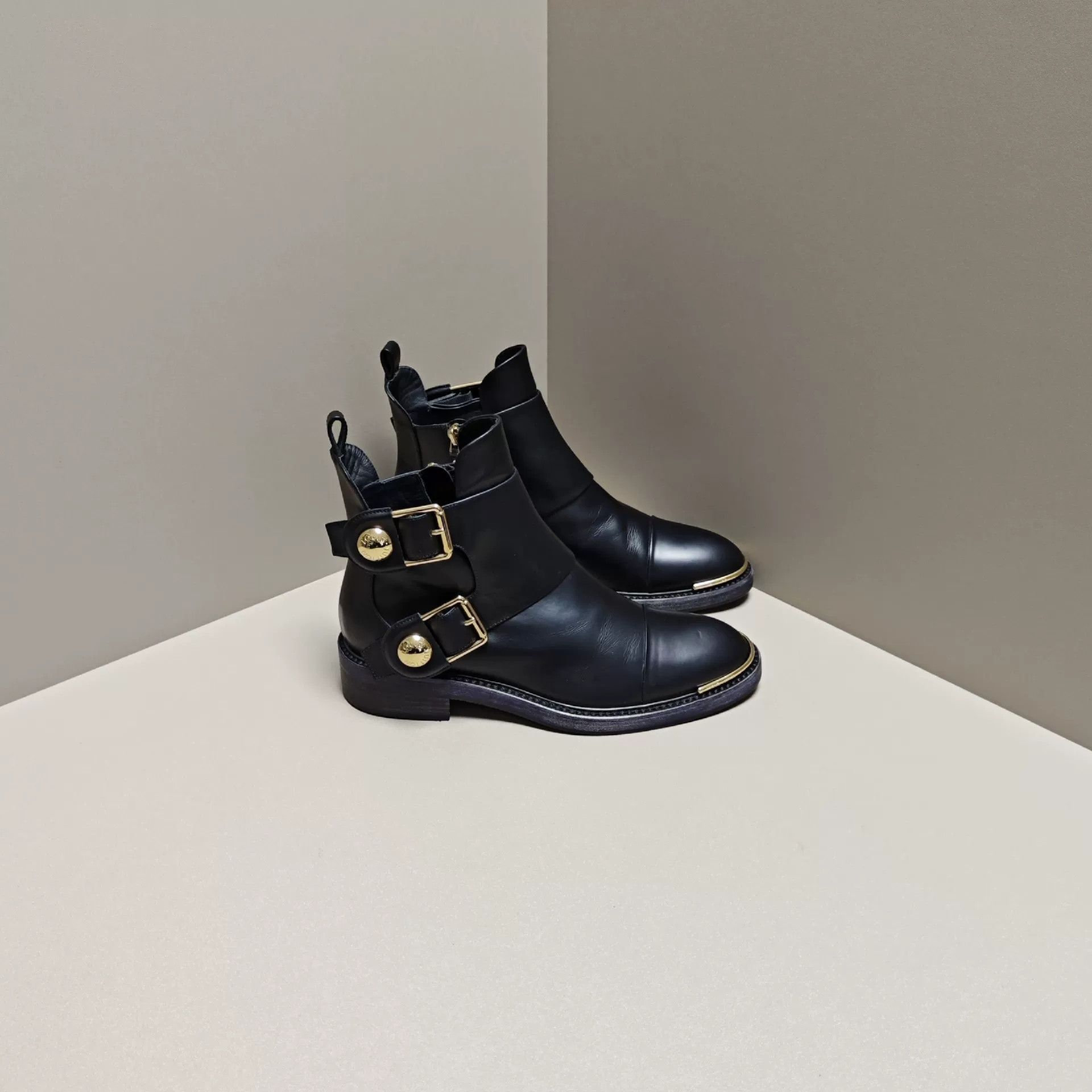 Louis Vuitton Louis Vuitton Retro Gold Boots us_5 Women Size US 5 / IT 35 - 4 Thumbnail