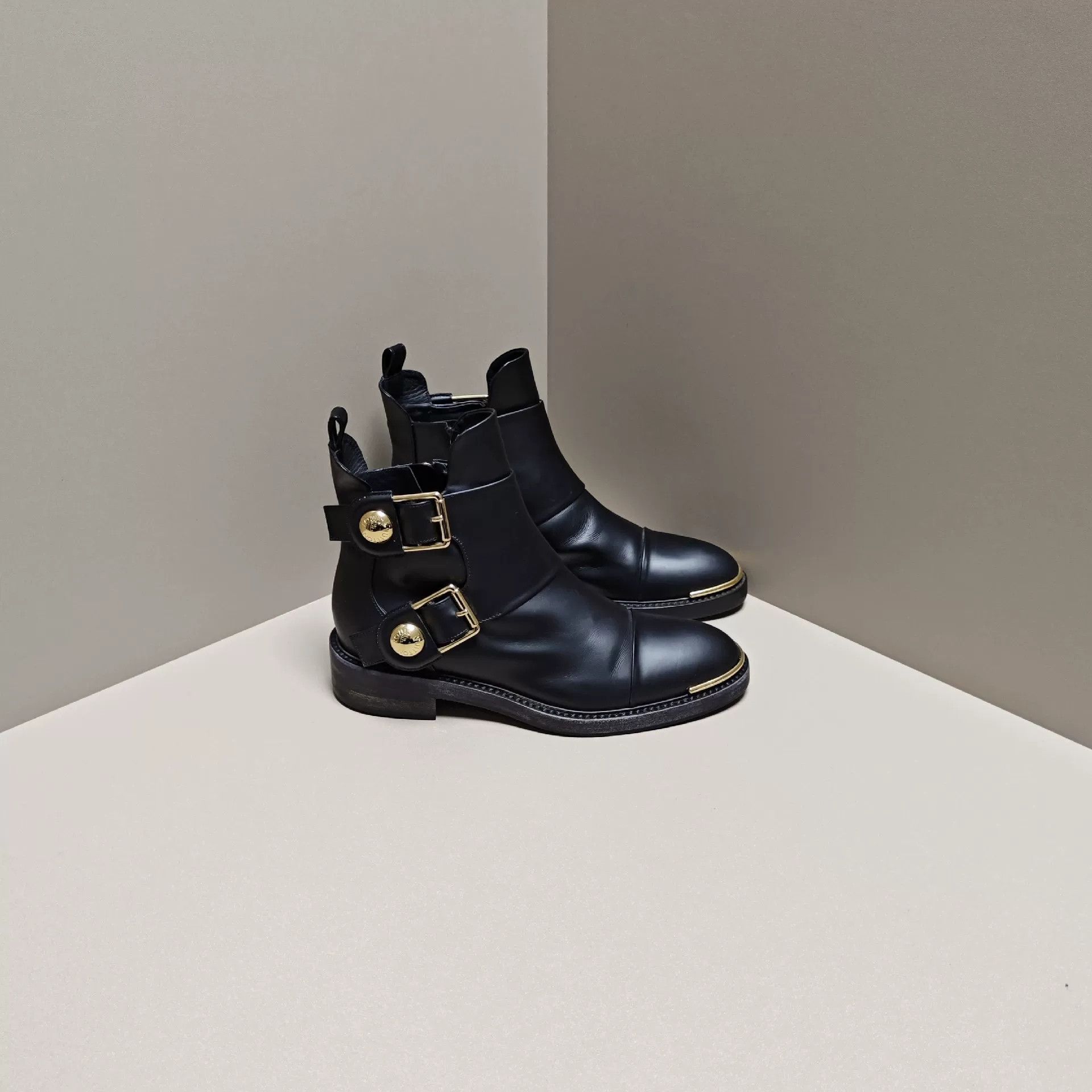 Louis Vuitton Louis Vuitton Retro Gold Boots us_5 Women Size US 5 / IT 35 - 4 Thumbnail