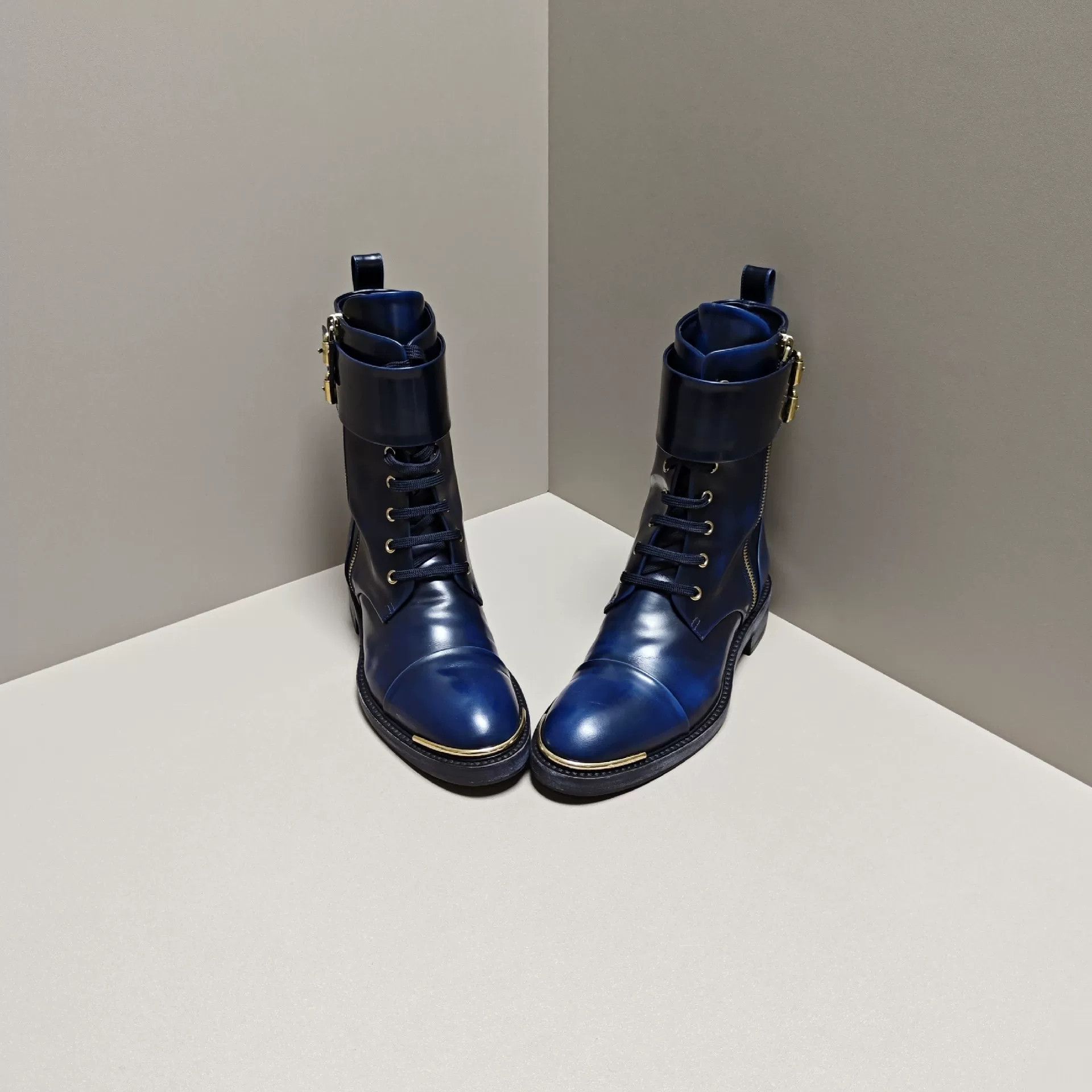 Louis Vuitton Louis Vuitton Gold Boots us_6 Women Size US 6 / IT 36 - 2 Thumbnail