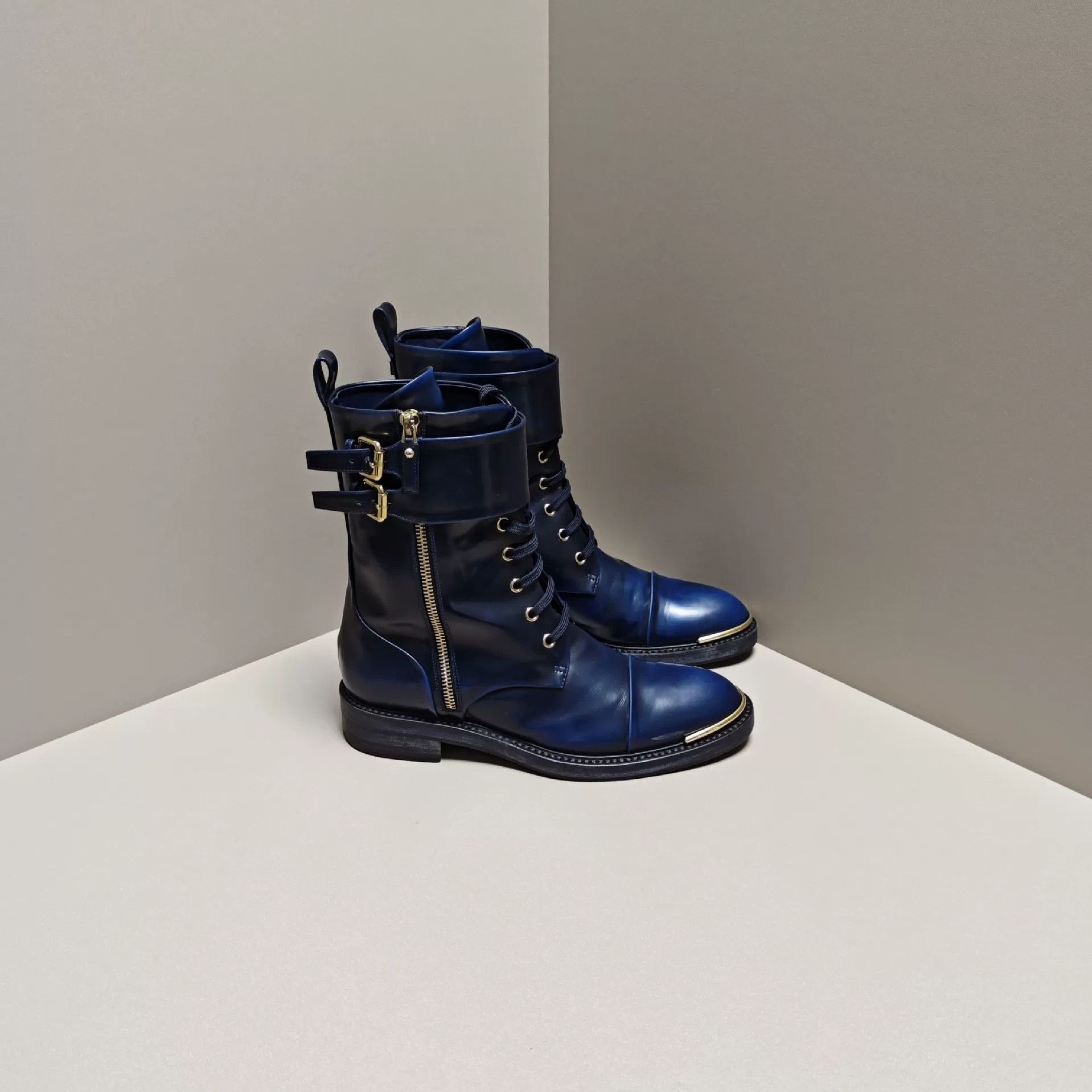 Louis Vuitton Louis Vuitton Gold Boots us_6 Women Size US 6 / IT 36 - 4 Thumbnail