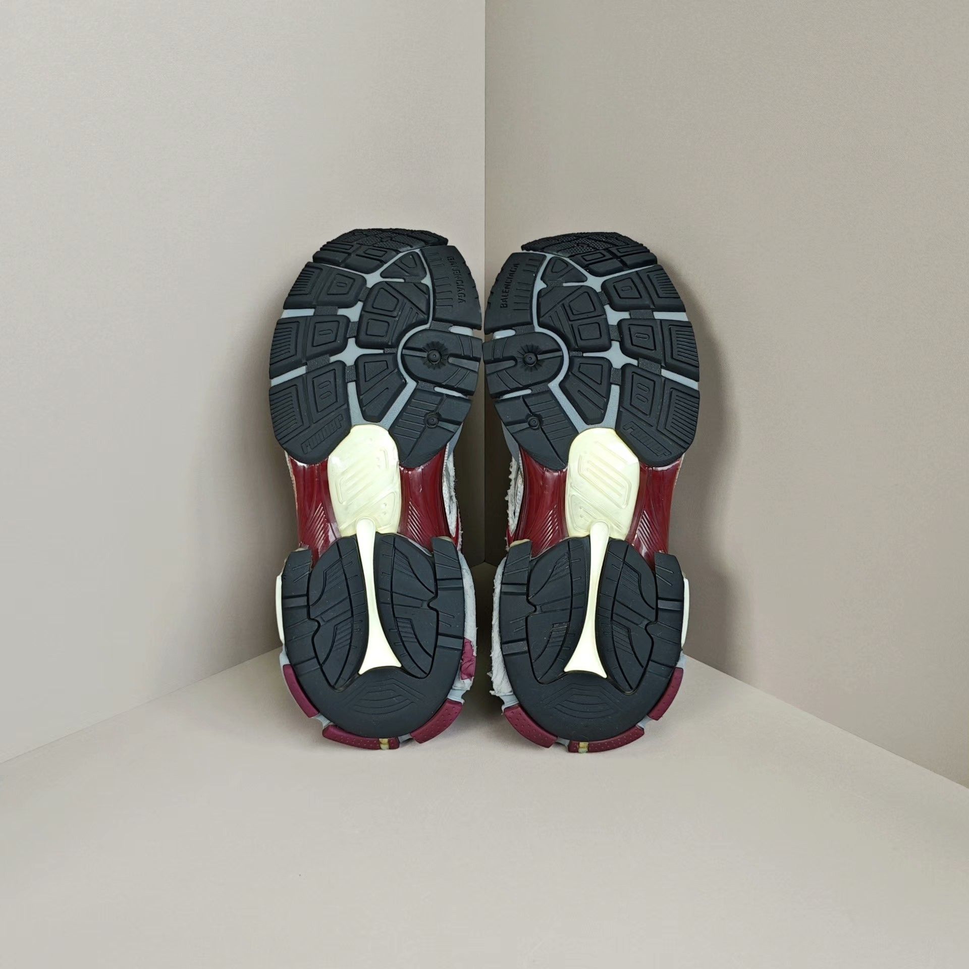 Balenciaga Balenciaga Running Lowtop Sneakers us_8 Women Size US 8 / IT 38 - 5 Thumbnail
