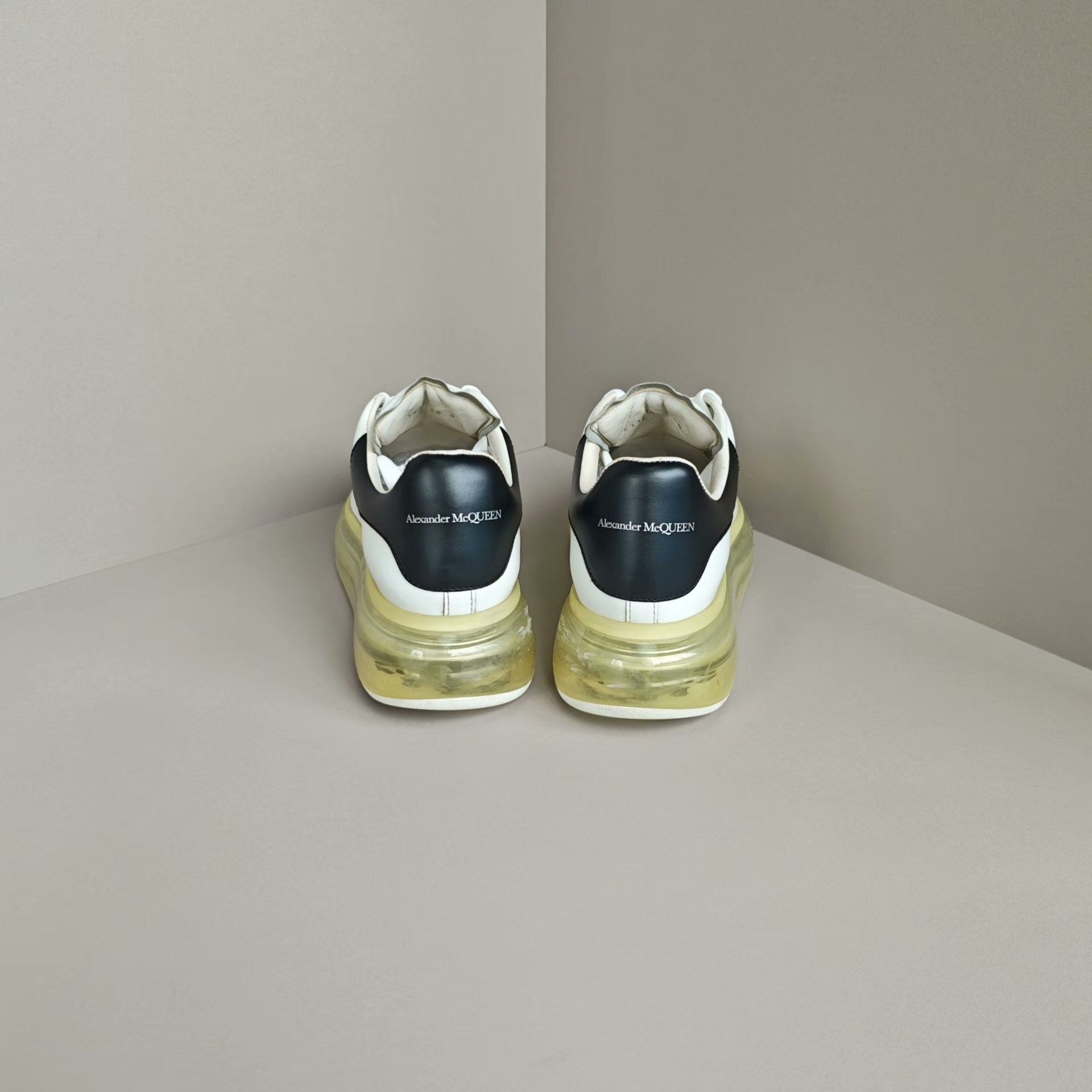 Alexander McQueen Alexander McQueen White Lowtop Sneakers us_8 Women Size US 8 / IT 38 - 3 Thumbnail