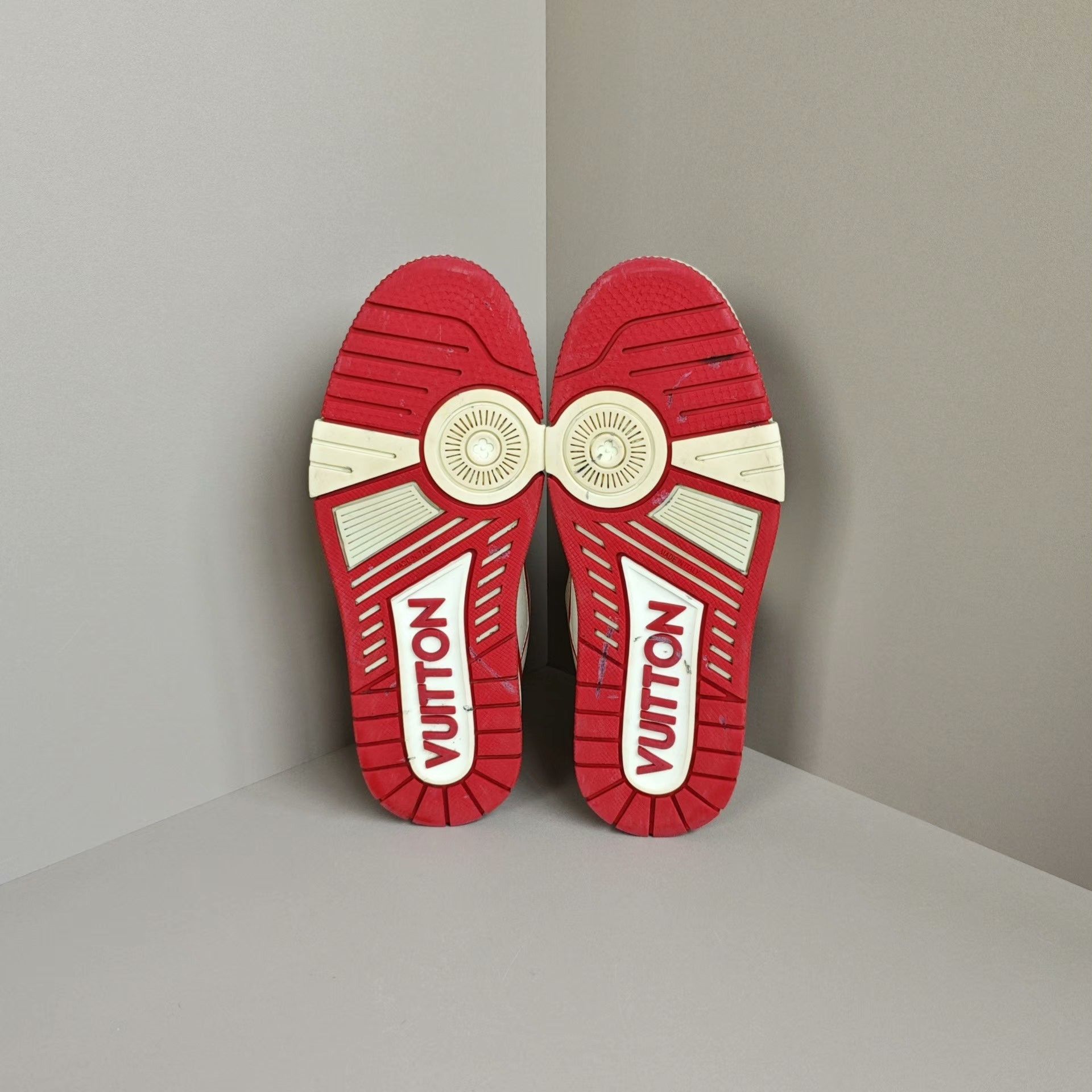 Louis Vuitton Louis Vuitton Training Red Lowtop Sneakers us_7 Women Size US 7 / IT 37 - 5 Thumbnail