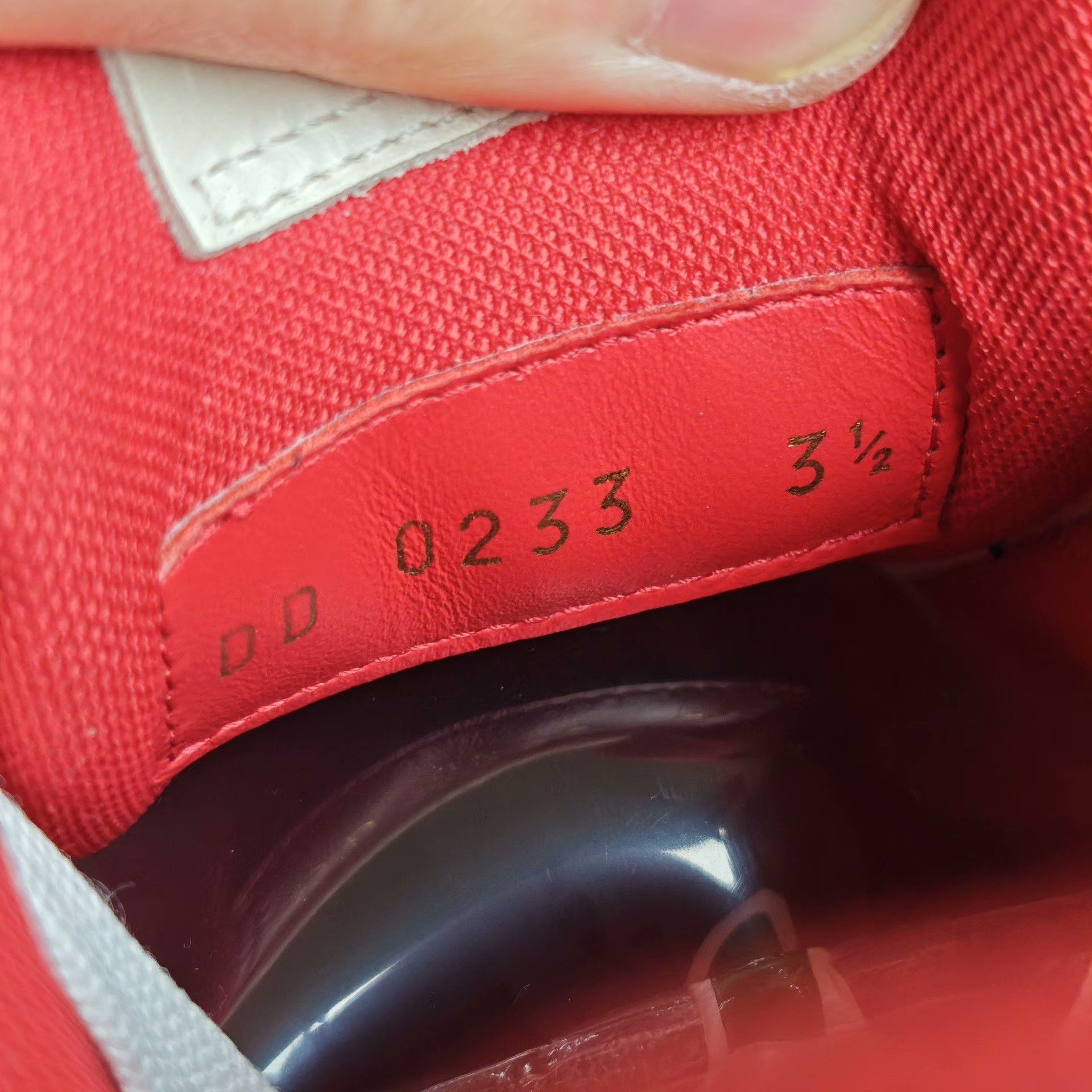 Louis Vuitton Louis Vuitton Training Red Lowtop Sneakers us_7 Women Size US 7 / IT 37 - 6 Thumbnail