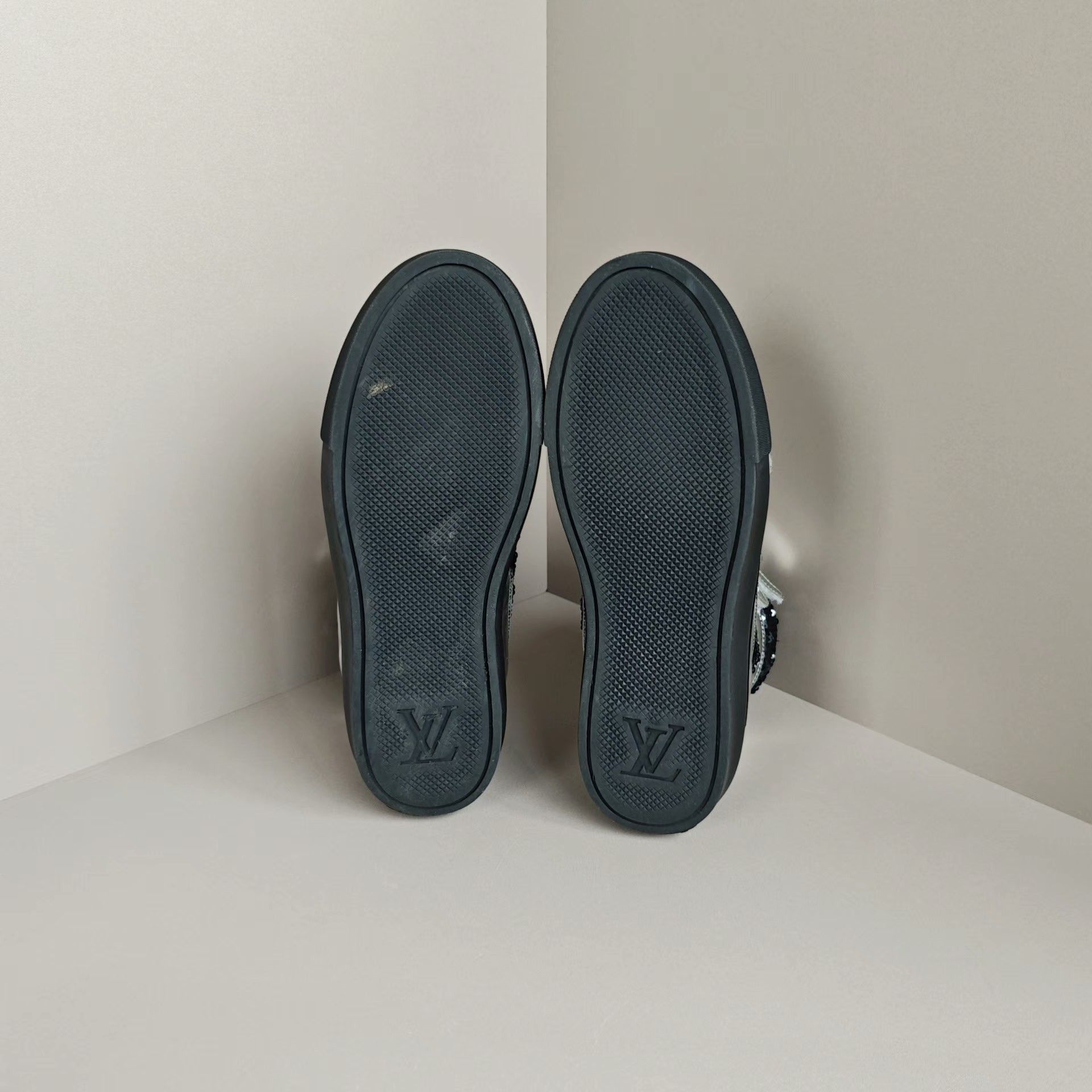 Louis Vuitton Louis Vuitton Lowtop Sneakers us_6 Women Size US 6 / IT 36 - 5 Thumbnail