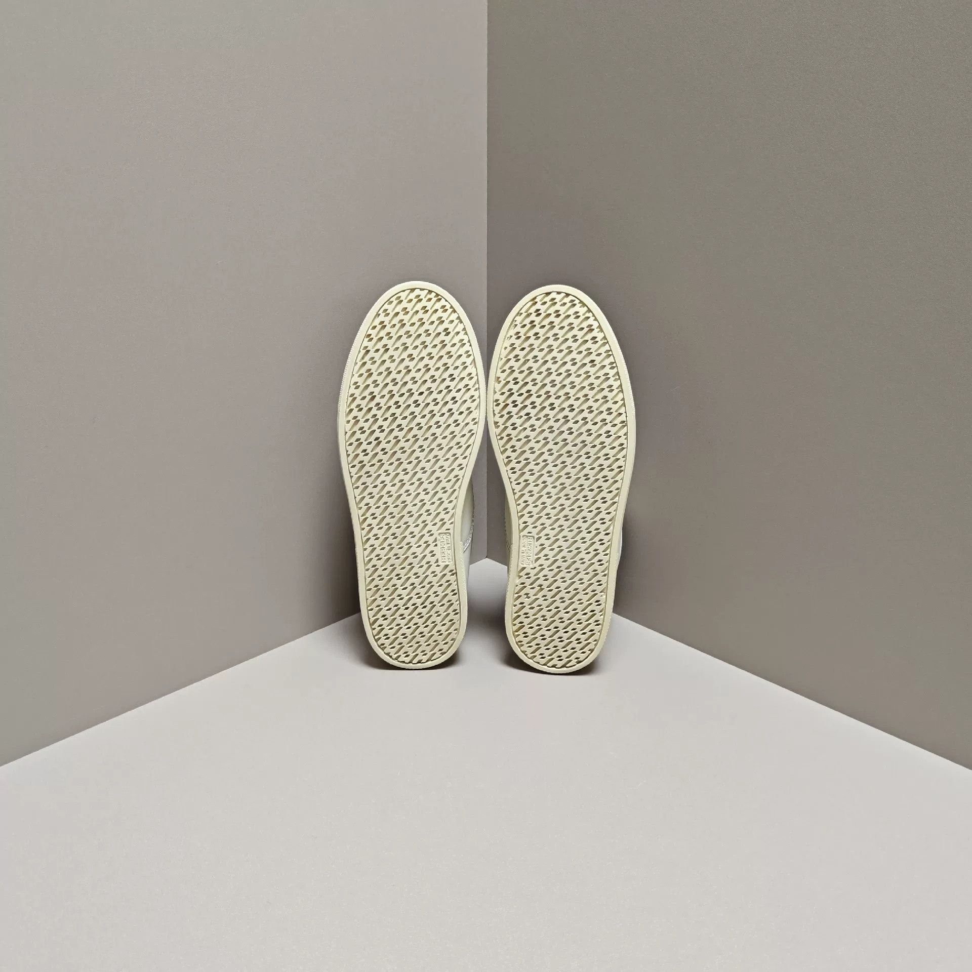 Hermes Hermes Silver Lowtop Sneakers us_6 Women Size US 6 / IT 36 - 5 Thumbnail