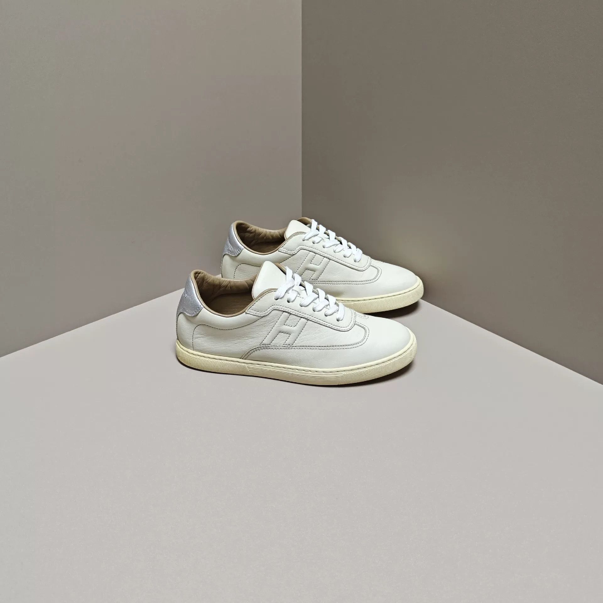 Hermes Hermes Silver Lowtop Sneakers us_6 Women Size US 6 / IT 36 - 4 Thumbnail