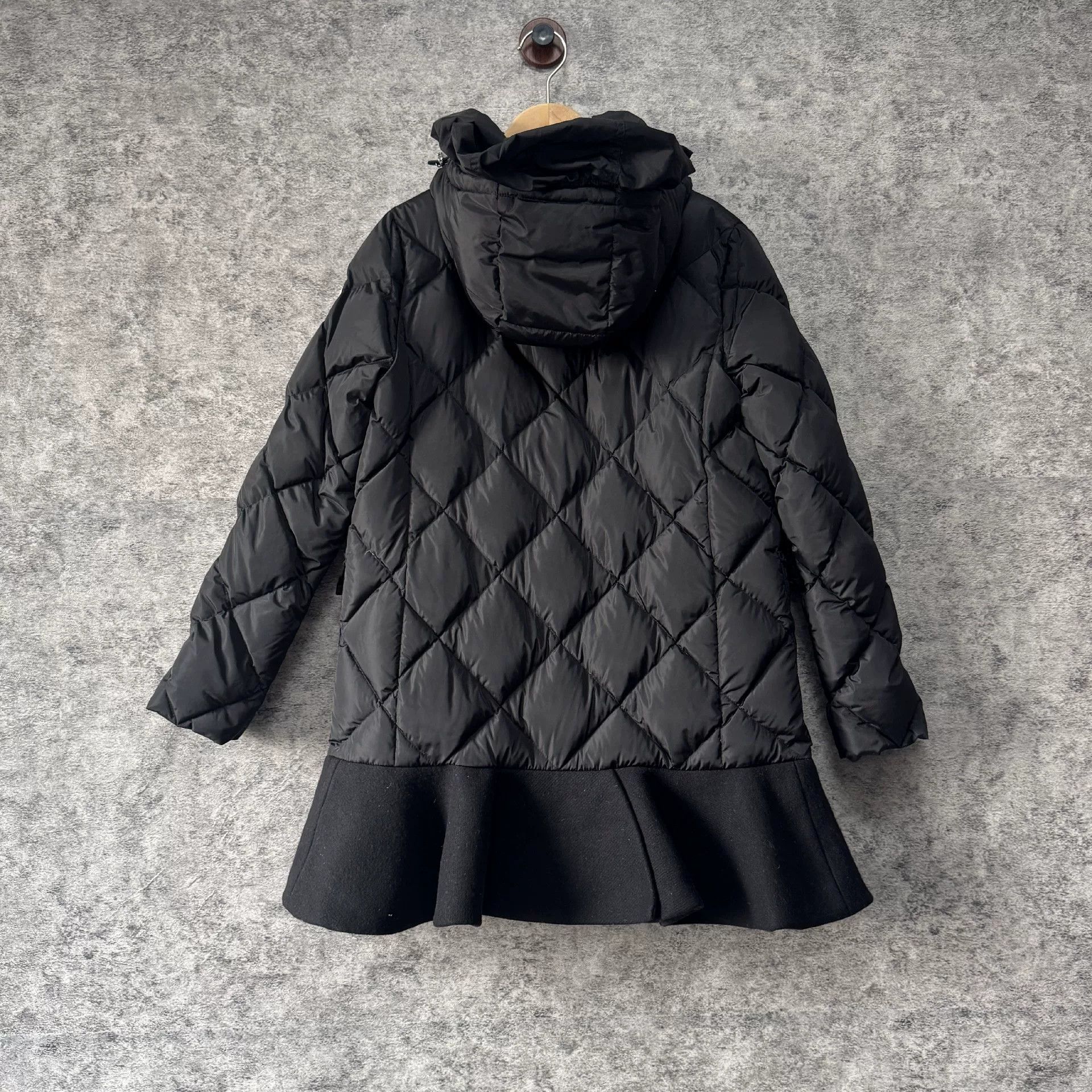 Moncler Moncler Down Down Jacket us_0 Women Size XS / US 0-2 / IT 36-38 - 2 Thumbnail