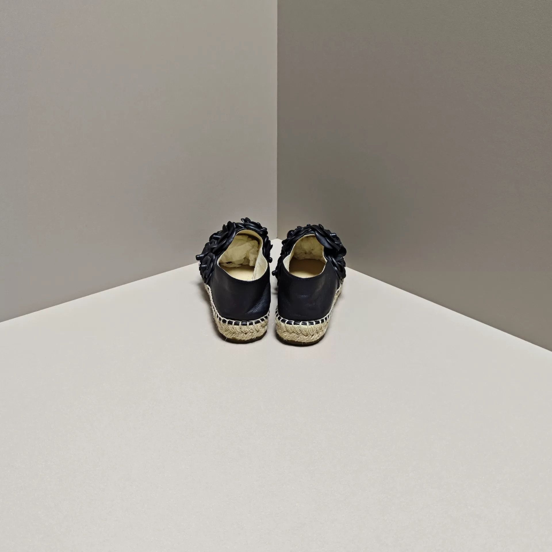Chanel Chanel Lowtop Sneakers us_5 Women Size US 5 / IT 35 - 3 Thumbnail