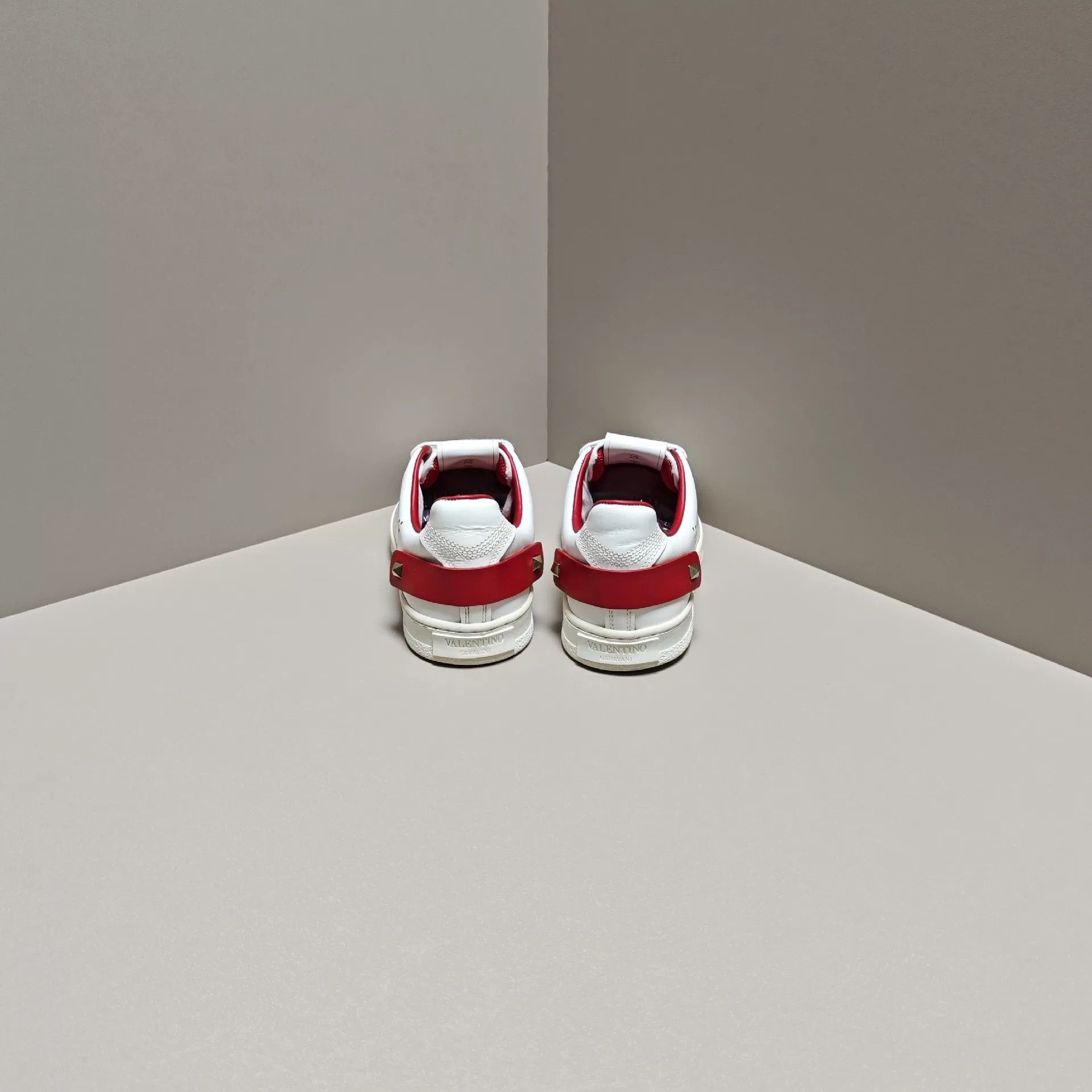 Valentino Valentino Lowtop Sneakers us_5 Women Size US 5 / IT 35 - 3 Thumbnail