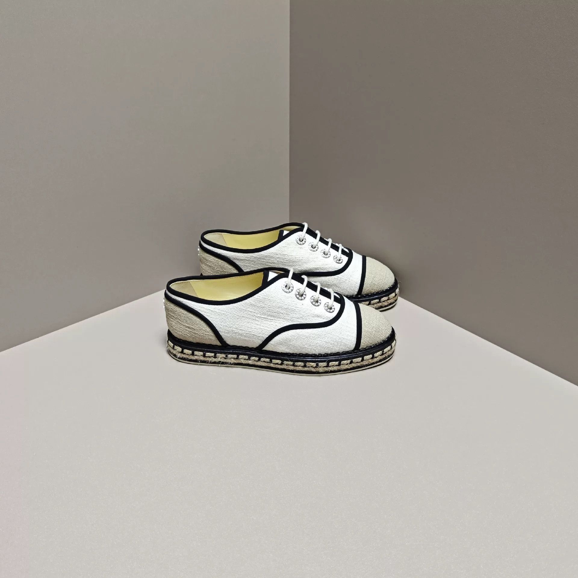 Chanel Chanel Canvas Lowtop Sneakers us_5 Women Size US 5 / IT 35 - 4 Thumbnail
