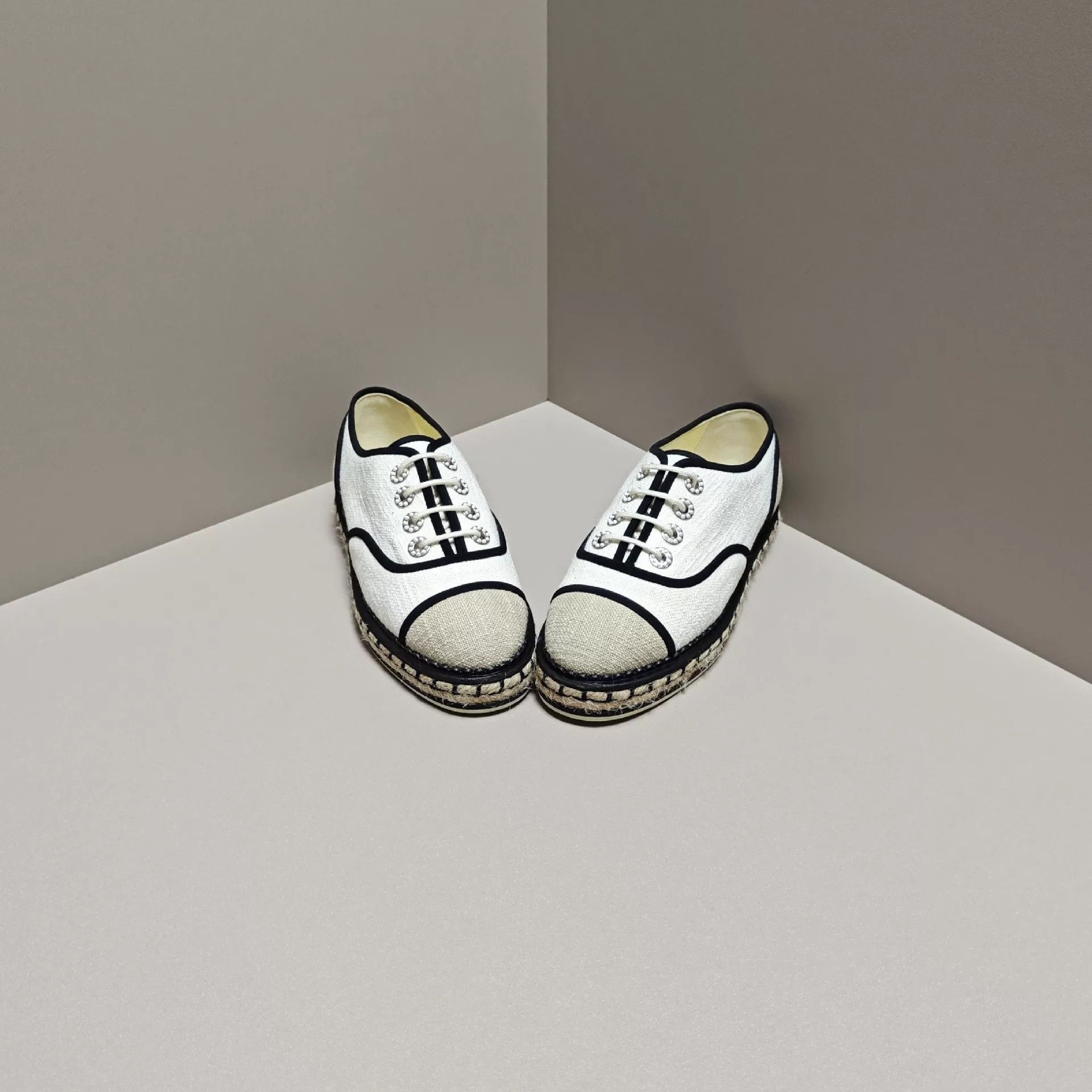 Chanel Chanel Canvas Lowtop Sneakers us_5 Women Size US 5 / IT 35 - 2 Thumbnail