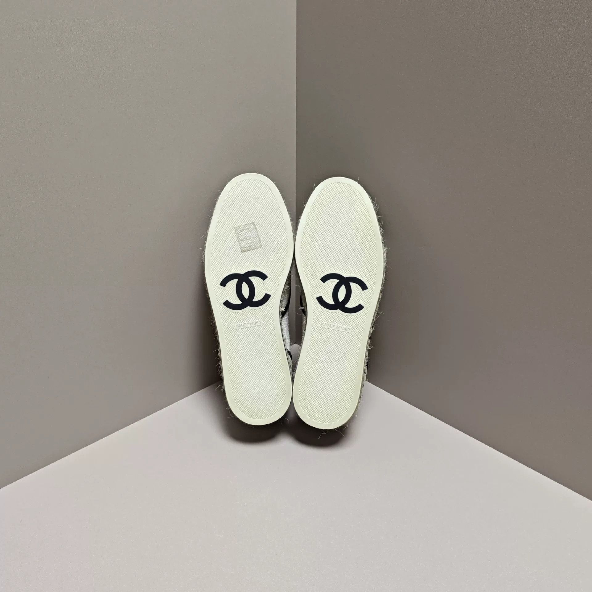 Chanel Chanel Canvas Lowtop Sneakers us_5 Women Size US 5 / IT 35 - 5 Thumbnail