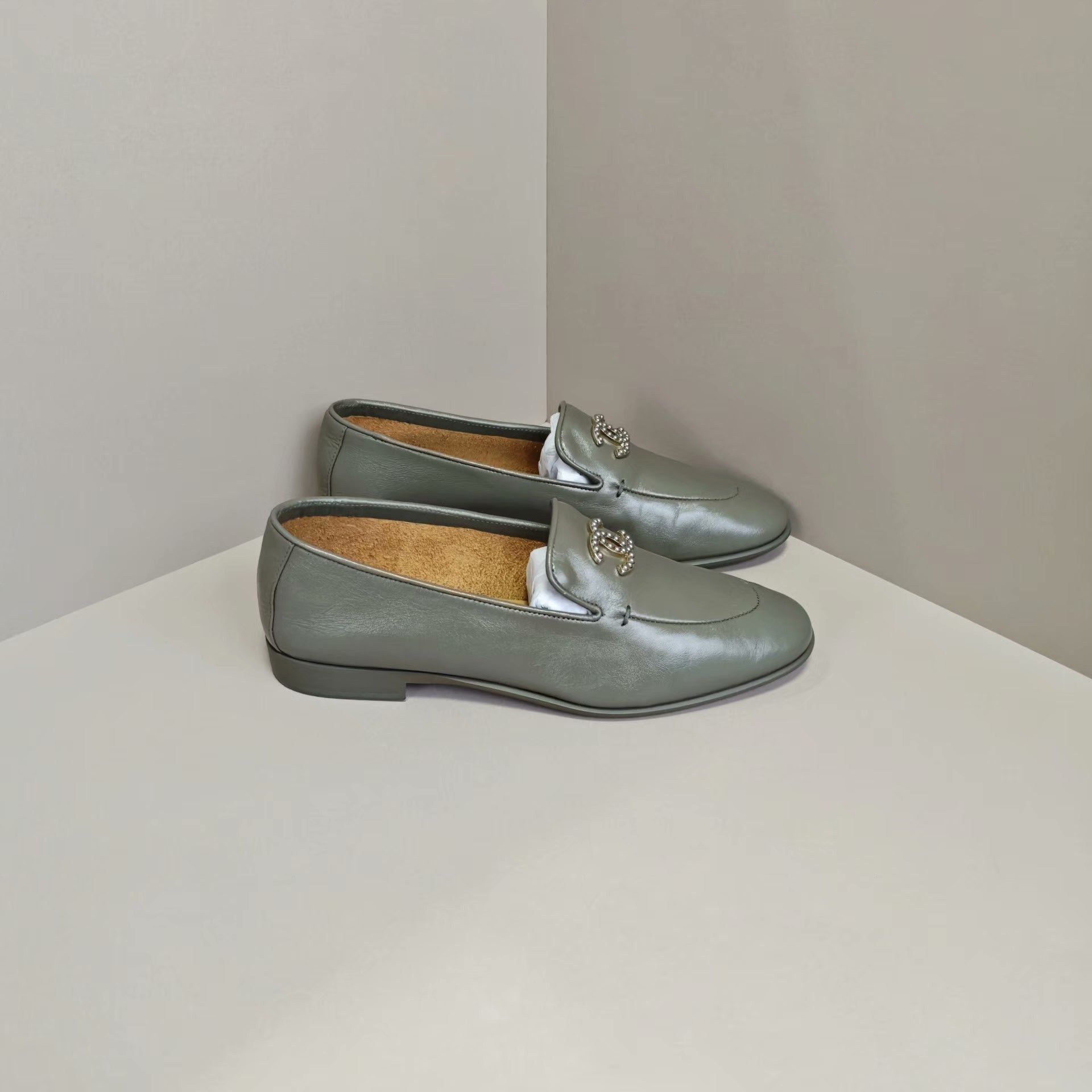 Chanel Chanel Lowtop Sneakers us_6 Women Size US 6 / IT 36 - 4 Thumbnail