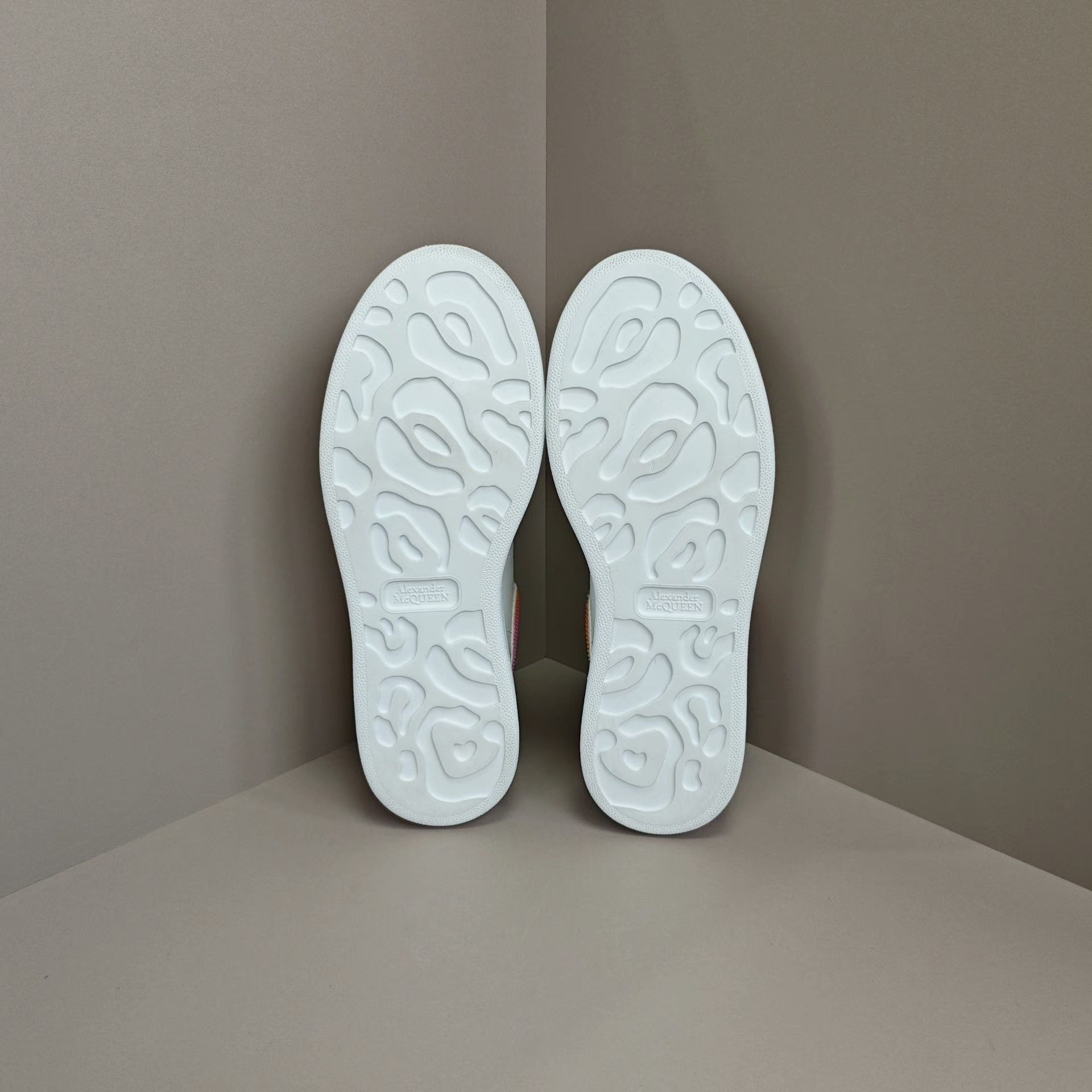 Alexander McQueen Alexander McQueen White Lowtop Sneakers us_10 Women Size US 10 / IT 40 - 5 Thumbnail
