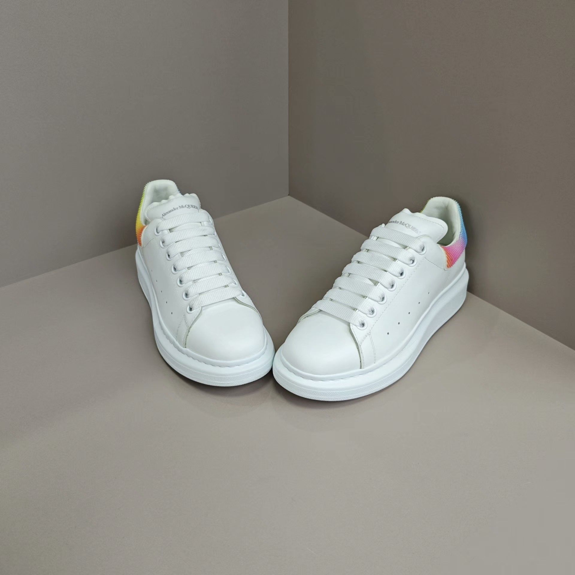 Alexander McQueen Alexander McQueen White Lowtop Sneakers us_10 Women Size US 10 / IT 40 - 2 Thumbnail