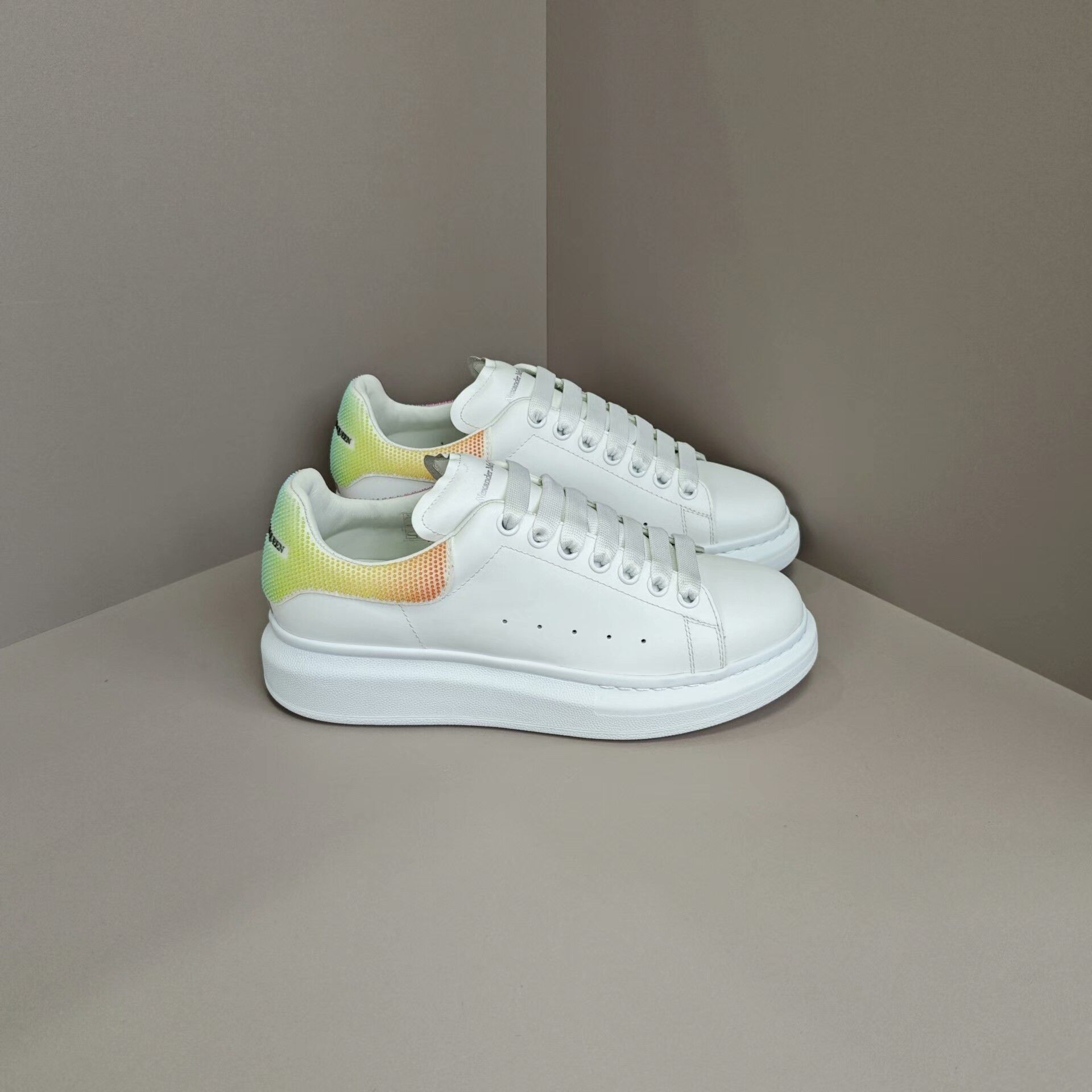 Alexander McQueen Alexander McQueen White Lowtop Sneakers us_10 Women Size US 10 / IT 40 - 4 Thumbnail