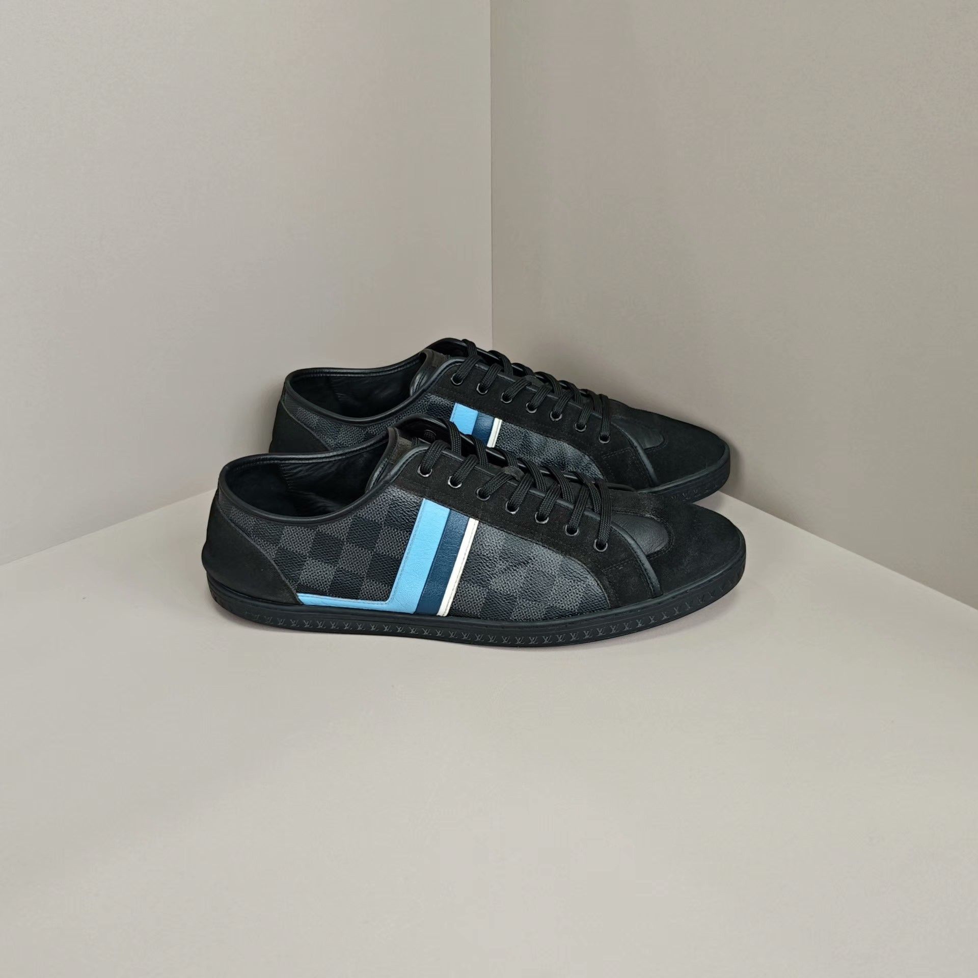Louis Vuitton Louis Vuitton Checkered Lowtop Sneakers 11 Men Size US 11 / EU 44 - 4 Thumbnail