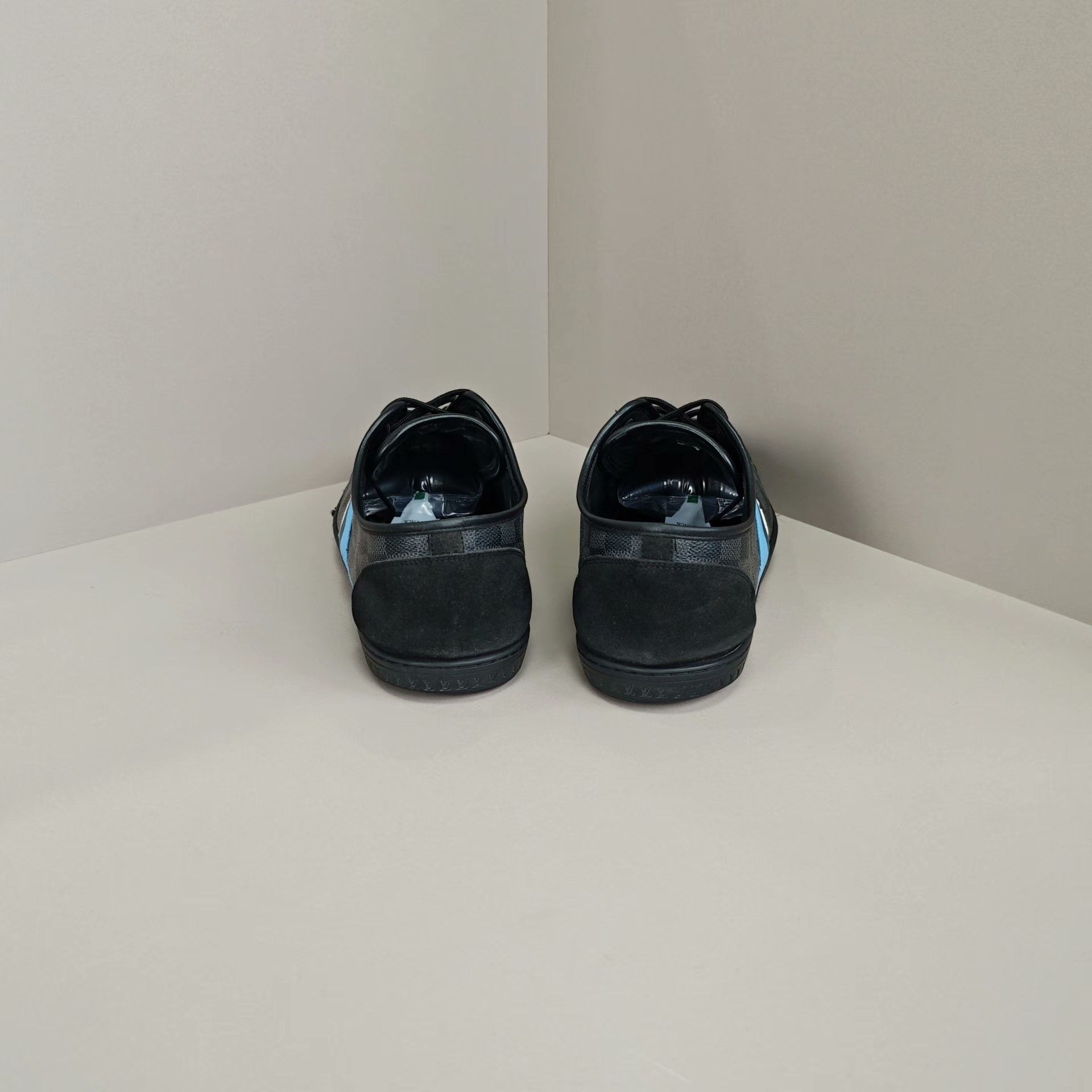Louis Vuitton Louis Vuitton Checkered Lowtop Sneakers 11 Men Size US 11 / EU 44 - 3 Thumbnail