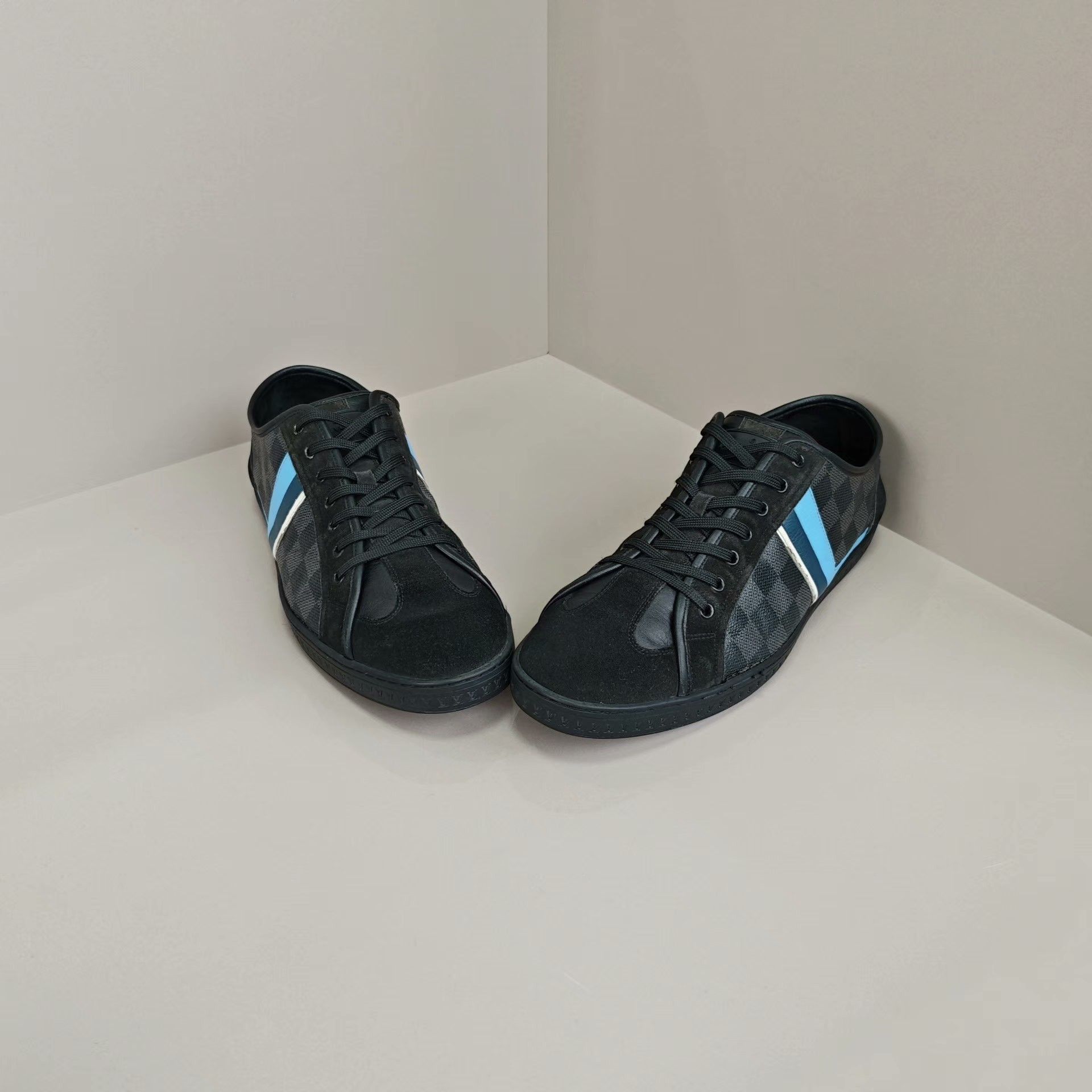 Louis Vuitton Louis Vuitton Checkered Lowtop Sneakers 11 Men Size US 11 / EU 44 - 2 Thumbnail