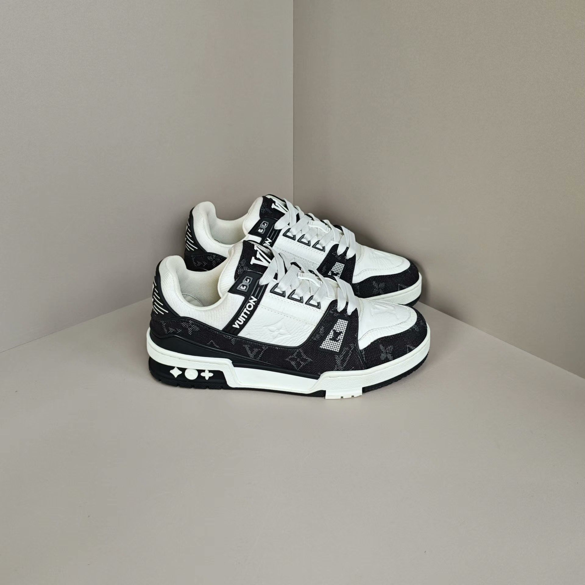 Louis Vuitton Louis Vuitton Denim Black Lowtop Sneakers us_6 Women Size US 6 / IT 36 - 4 Thumbnail