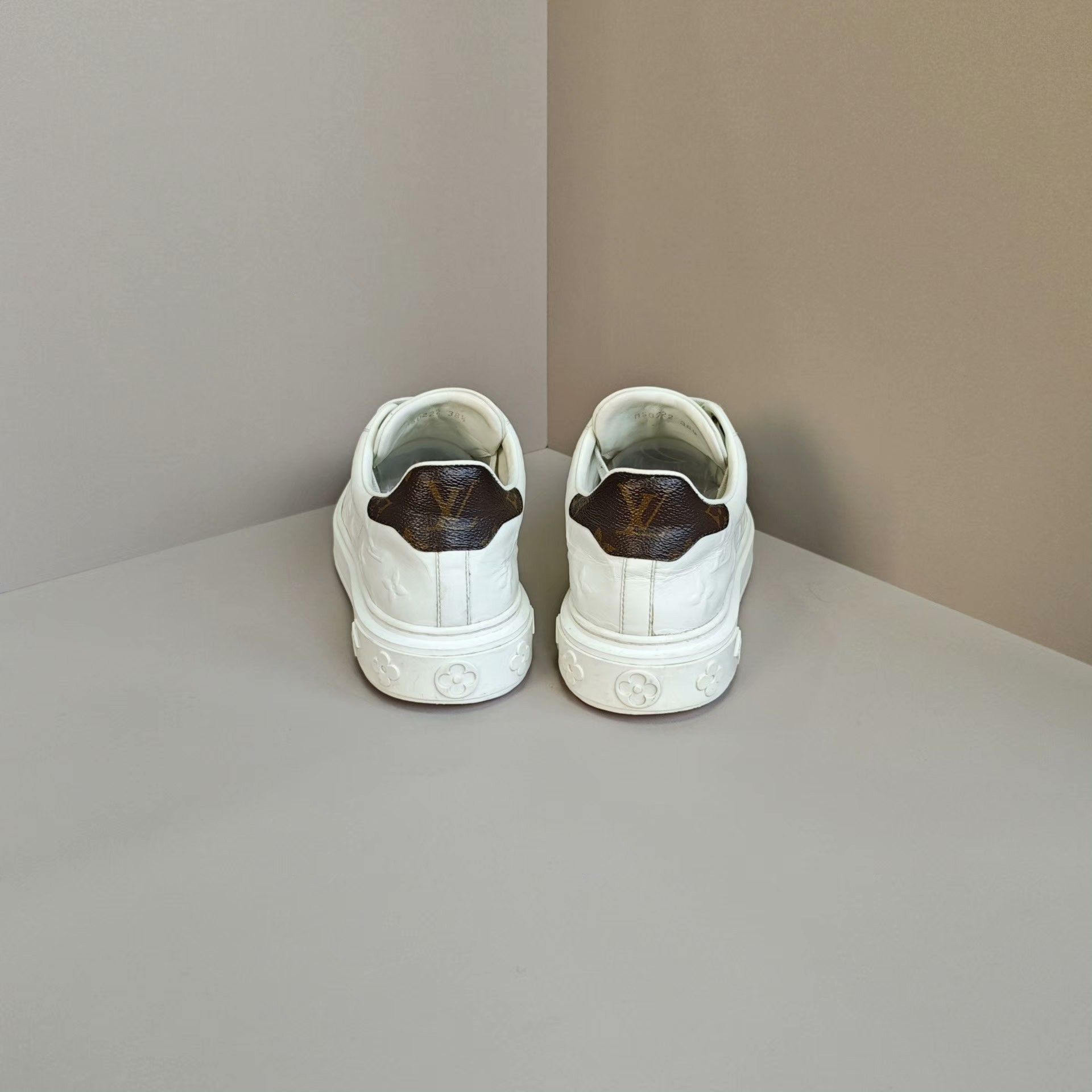 Louis Vuitton Louis Vuitton Lowtop Sneakers us_8 Women Size US 8 / IT 38 - 3 Thumbnail