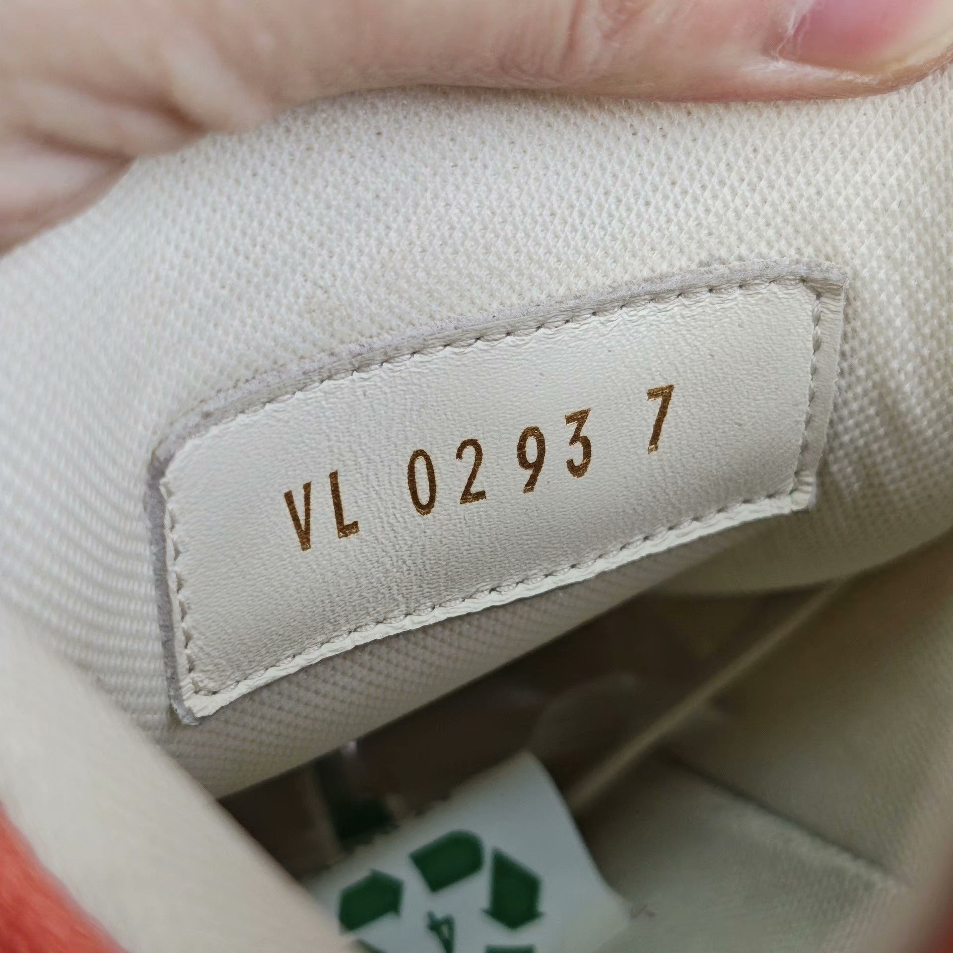 Louis Vuitton Louis Vuitton Training Green Lowtop Sneakers us_11 Women Size US 11 / IT 41 - 6 Thumbnail
