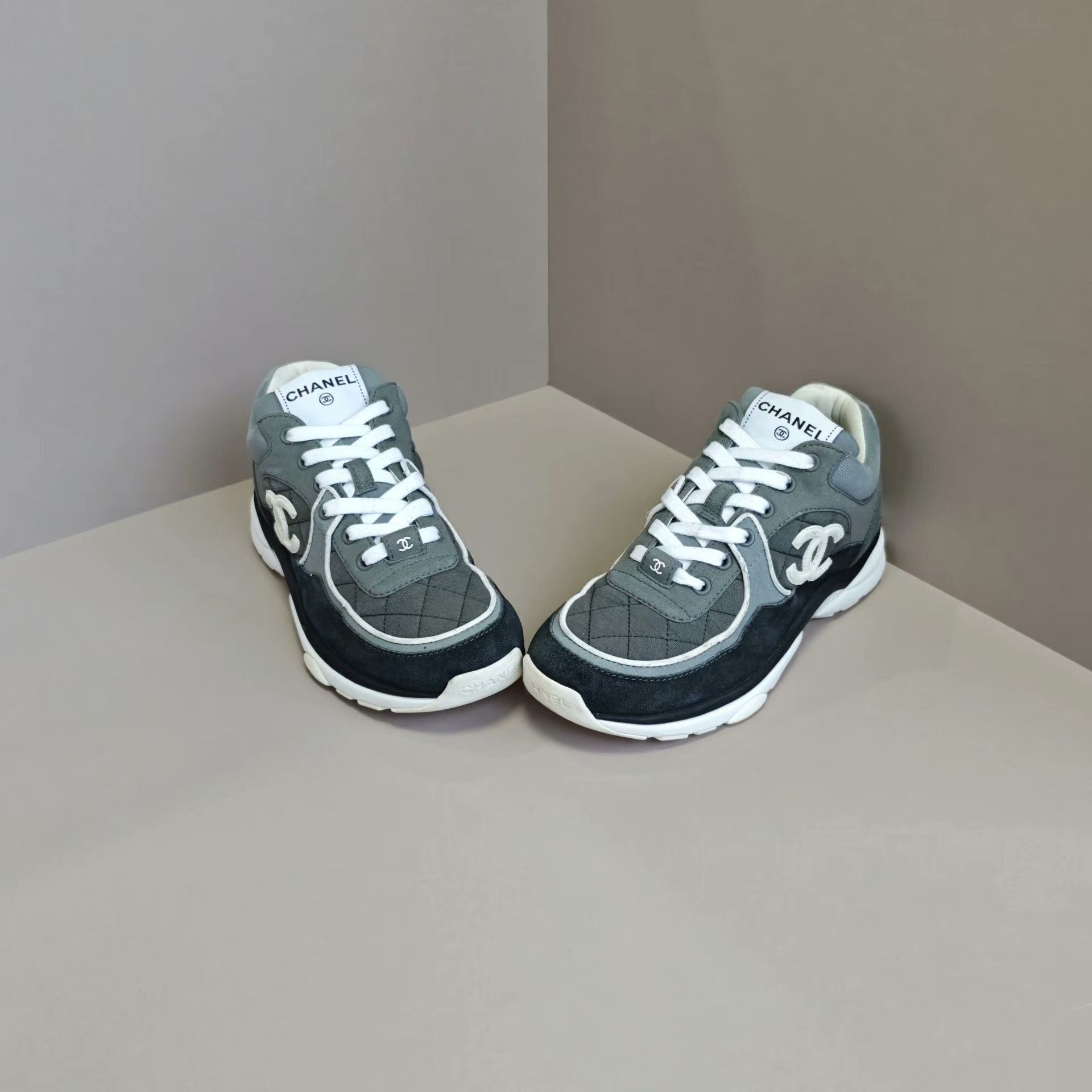 Chanel Chanel Casual Plaid Lowtop Sneakers us_6 Women Size US 6 / IT 36 - 2 Thumbnail