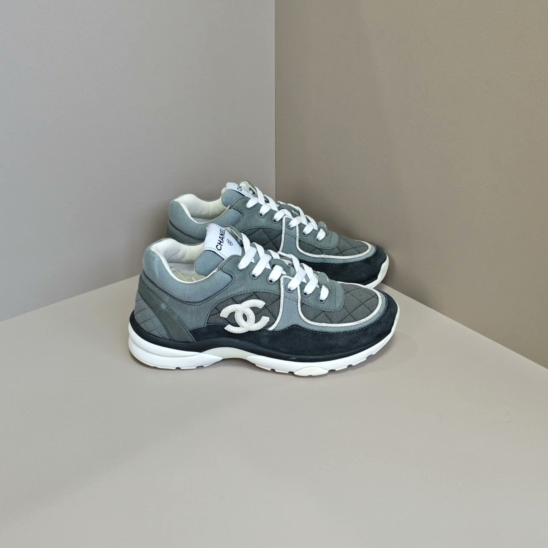 Chanel Chanel Casual Plaid Lowtop Sneakers us_6 Women Size US 6 / IT 36 - 4 Thumbnail