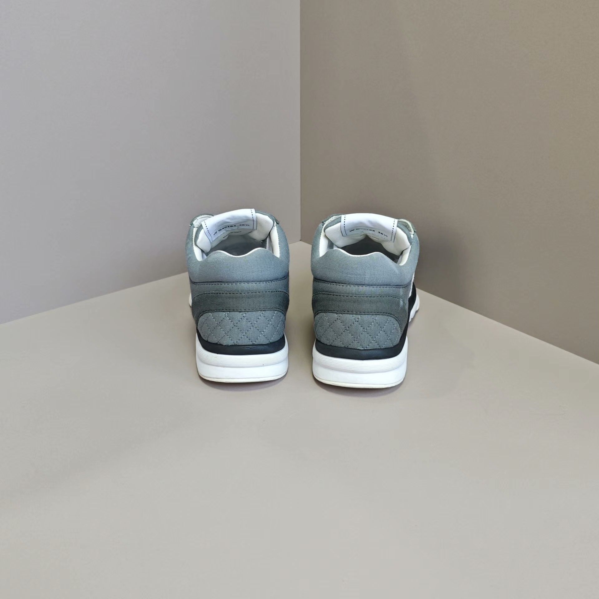 Chanel Chanel Casual Plaid Lowtop Sneakers us_6 Women Size US 6 / IT 36 - 3 Thumbnail