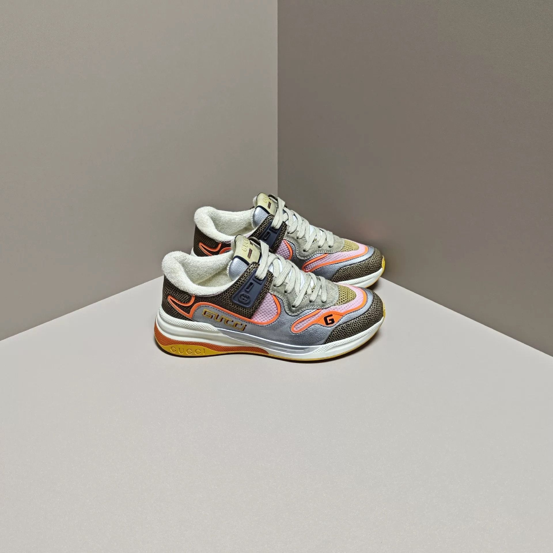 Gucci Gucci Casual Lowtop Sneakers us_6 Women Size US 6 / IT 36 - 4 Thumbnail