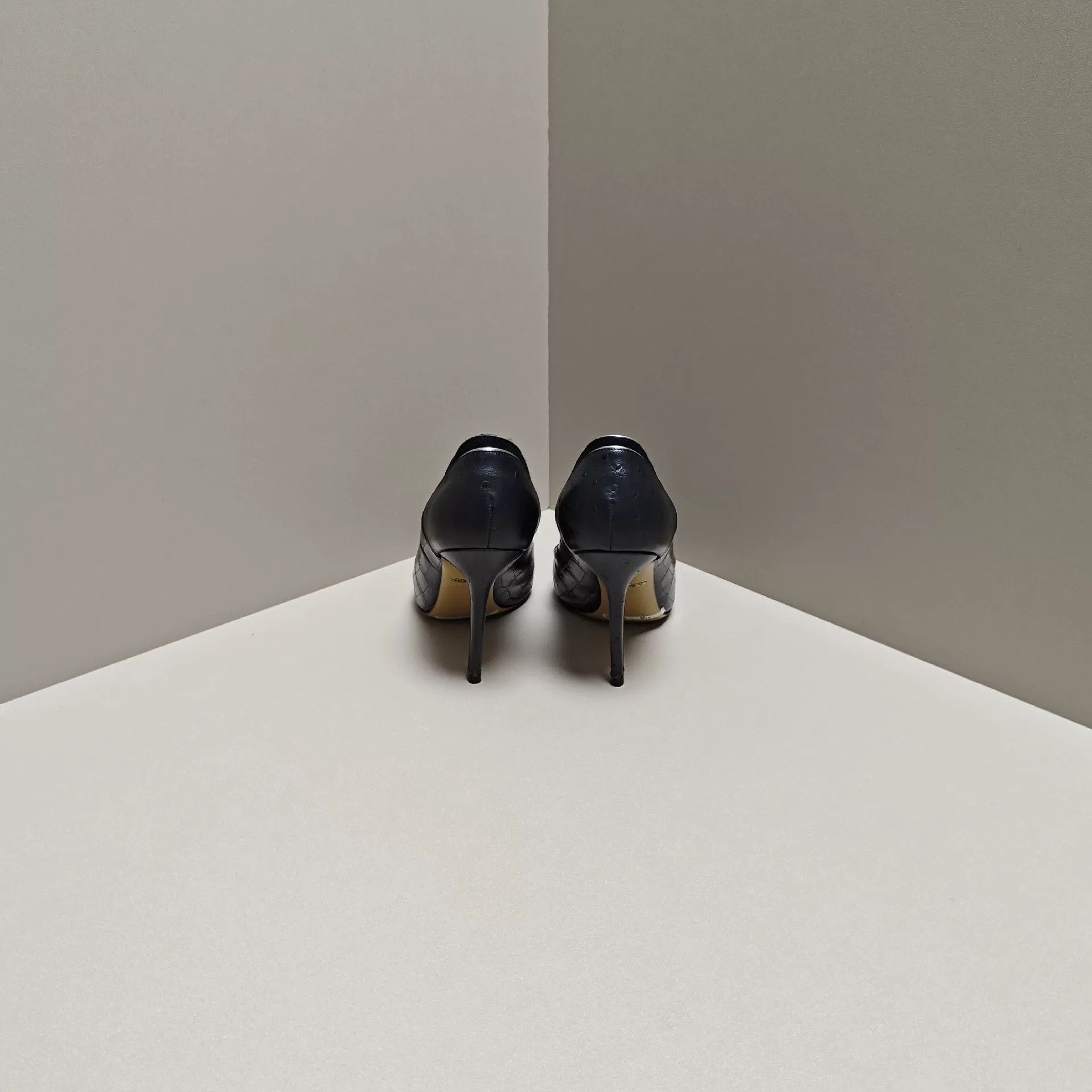 Salvatore Ferragamo Salvatore Ferragamo Hitop Sneakers us_6 Women Size US 6 / IT 36 - 3 Thumbnail