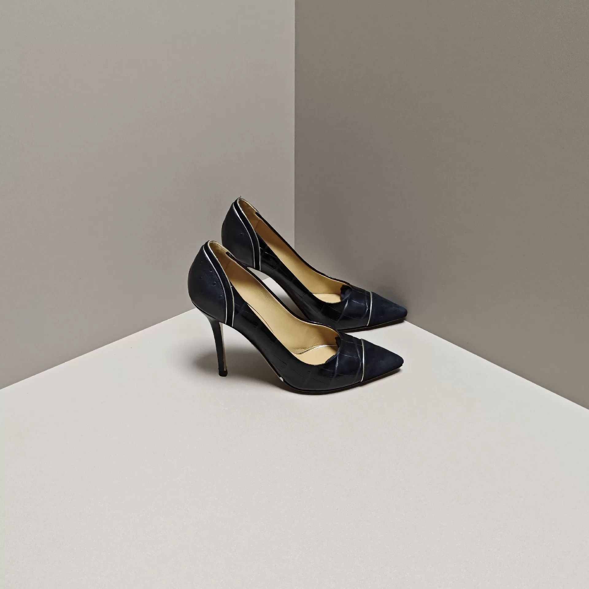 Salvatore Ferragamo Salvatore Ferragamo Hitop Sneakers us_6 Women Size US 6 / IT 36 - 4 Thumbnail