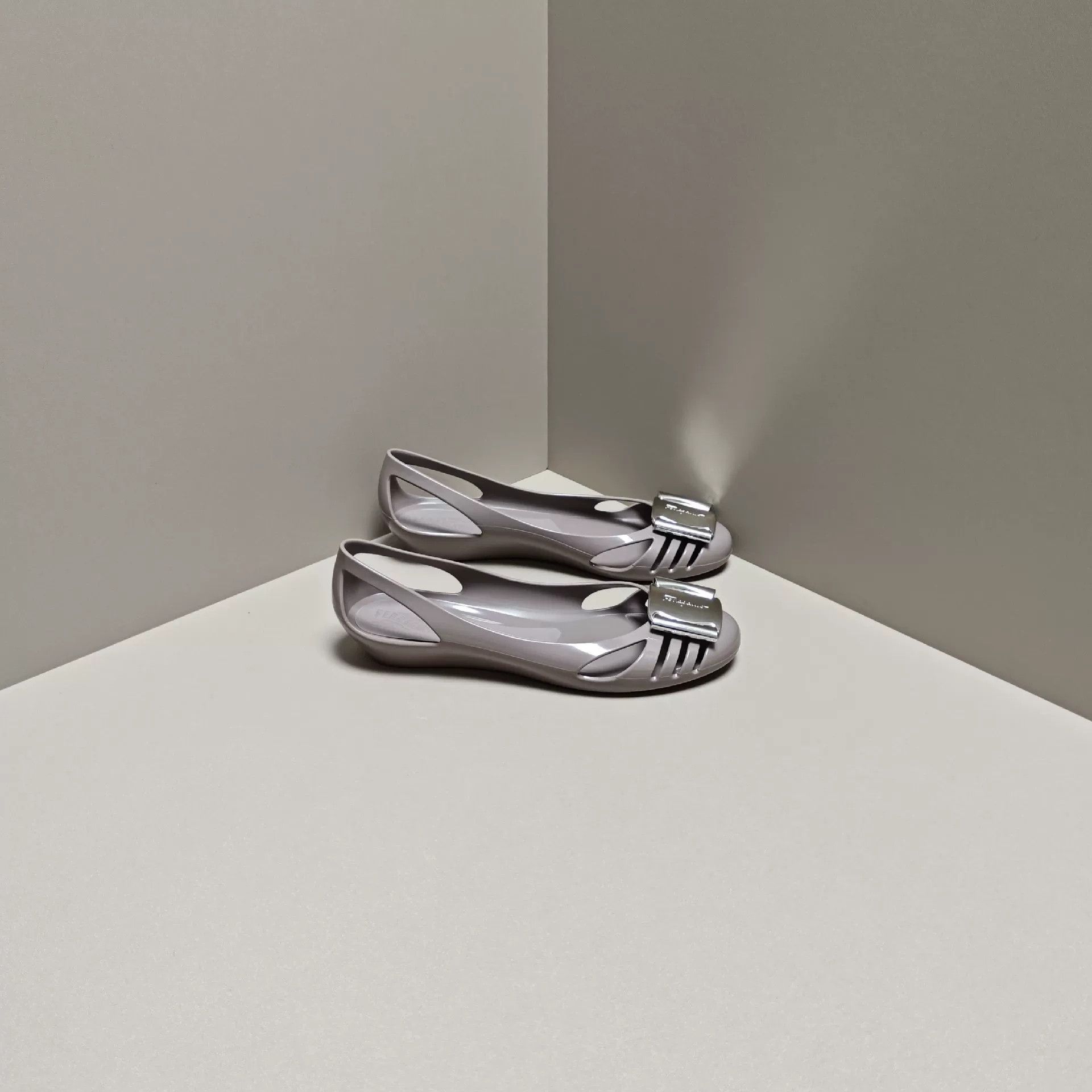 Salvatore Ferragamo Salvatore Ferragamo Casual Lowtop Sneakers us_5 Women Size US 5 / IT 35 - 4 Thumbnail