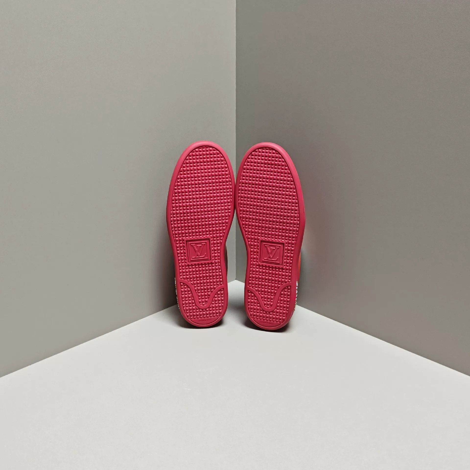 Louis Vuitton Louis Vuitton Patent Lowtop Sneakers us_7 Women Size US 7 / IT 37 - 5 Thumbnail