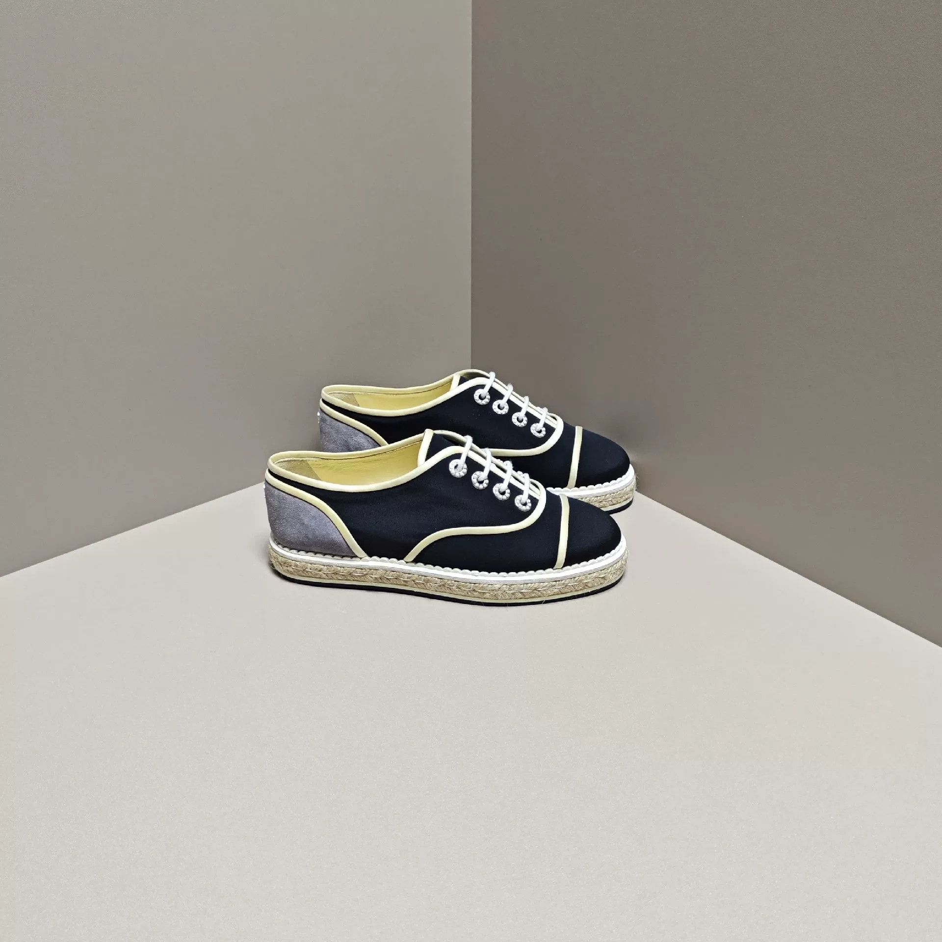 Chanel Chanel Silver Lowtop Sneakers us_5 Women Size US 5 / IT 35 - 4 Thumbnail