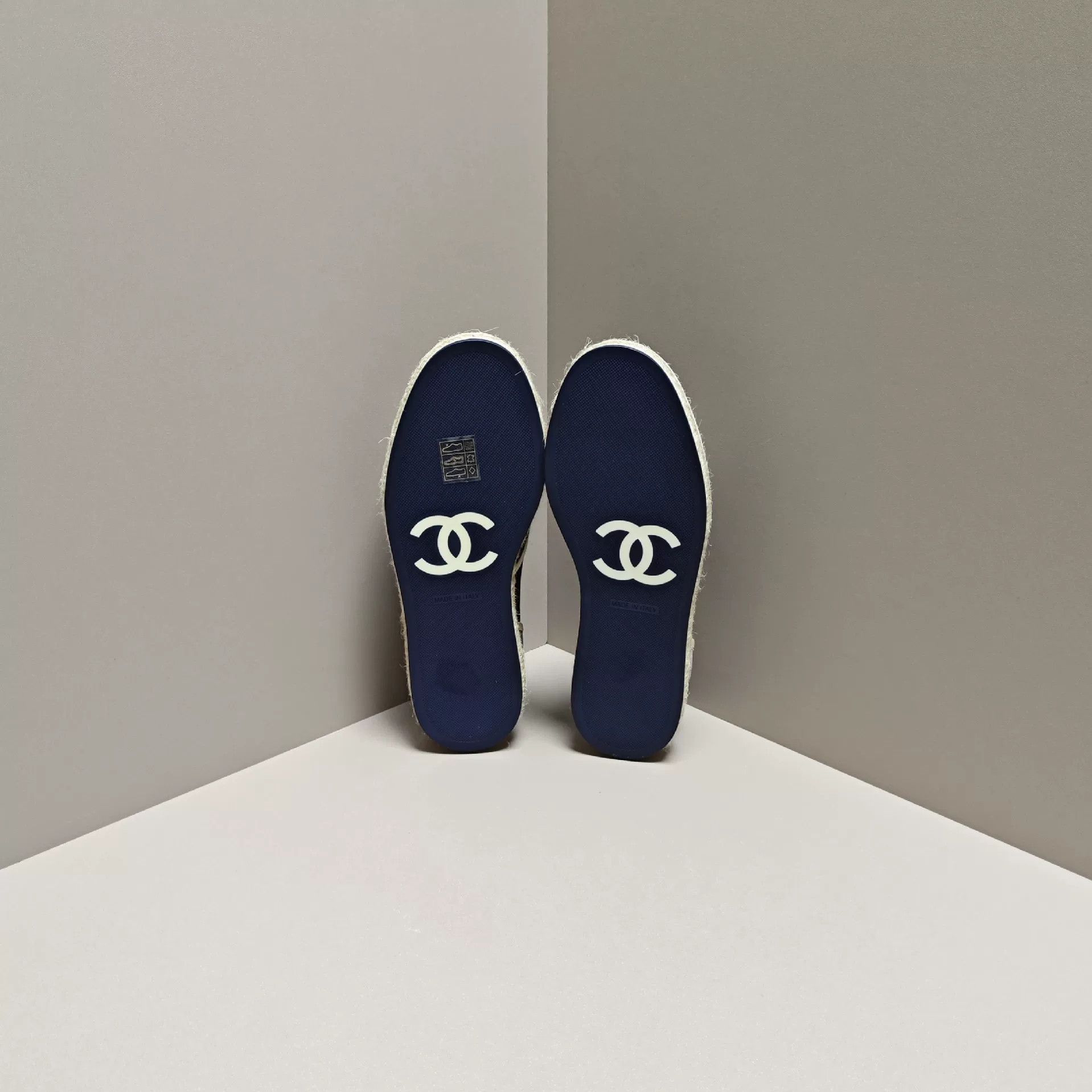Chanel Chanel Silver Lowtop Sneakers us_5 Women Size US 5 / IT 35 - 5 Thumbnail