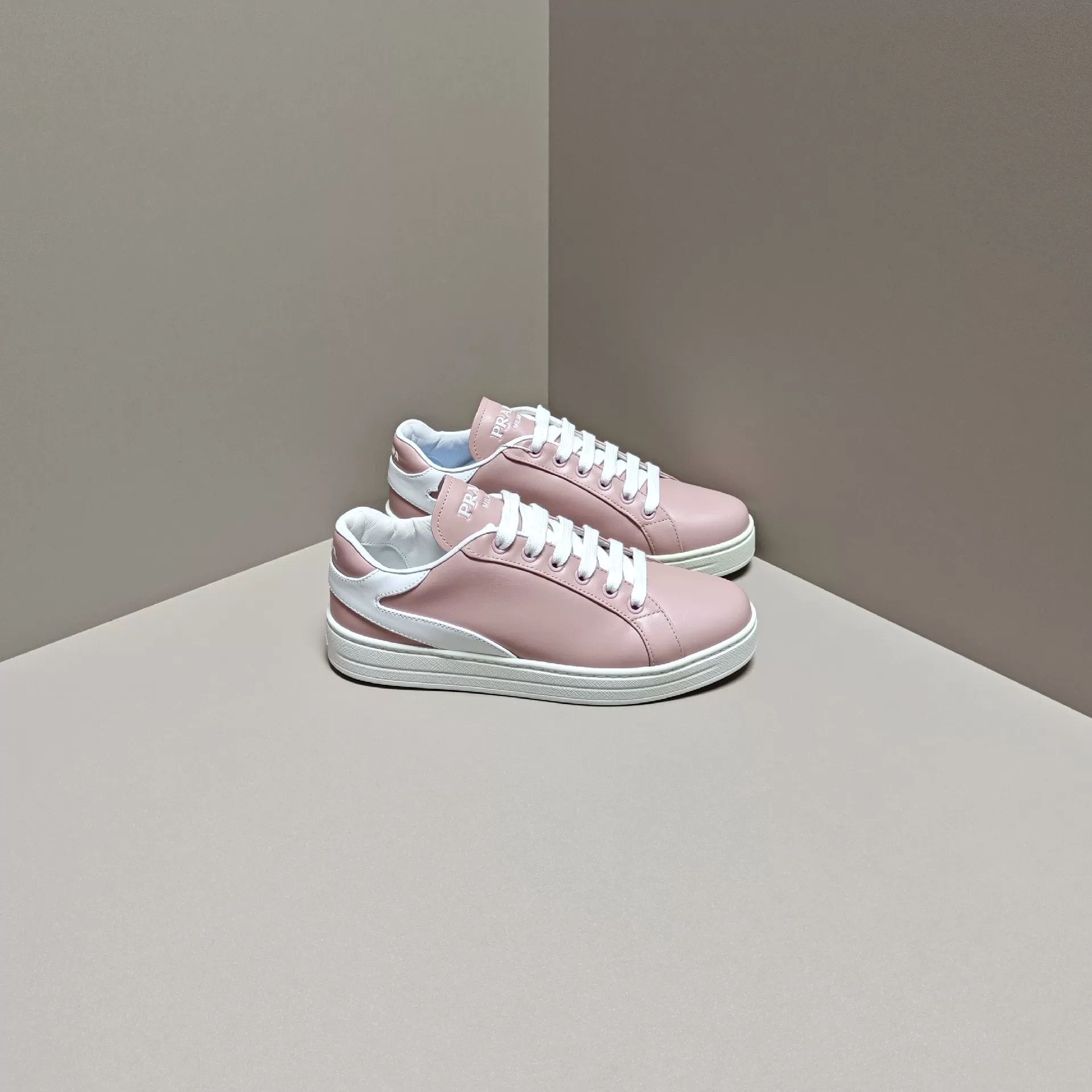 Prada Prada Lowtop Sneakers us_6 Women Size US 6 / IT 36 - 4 Thumbnail