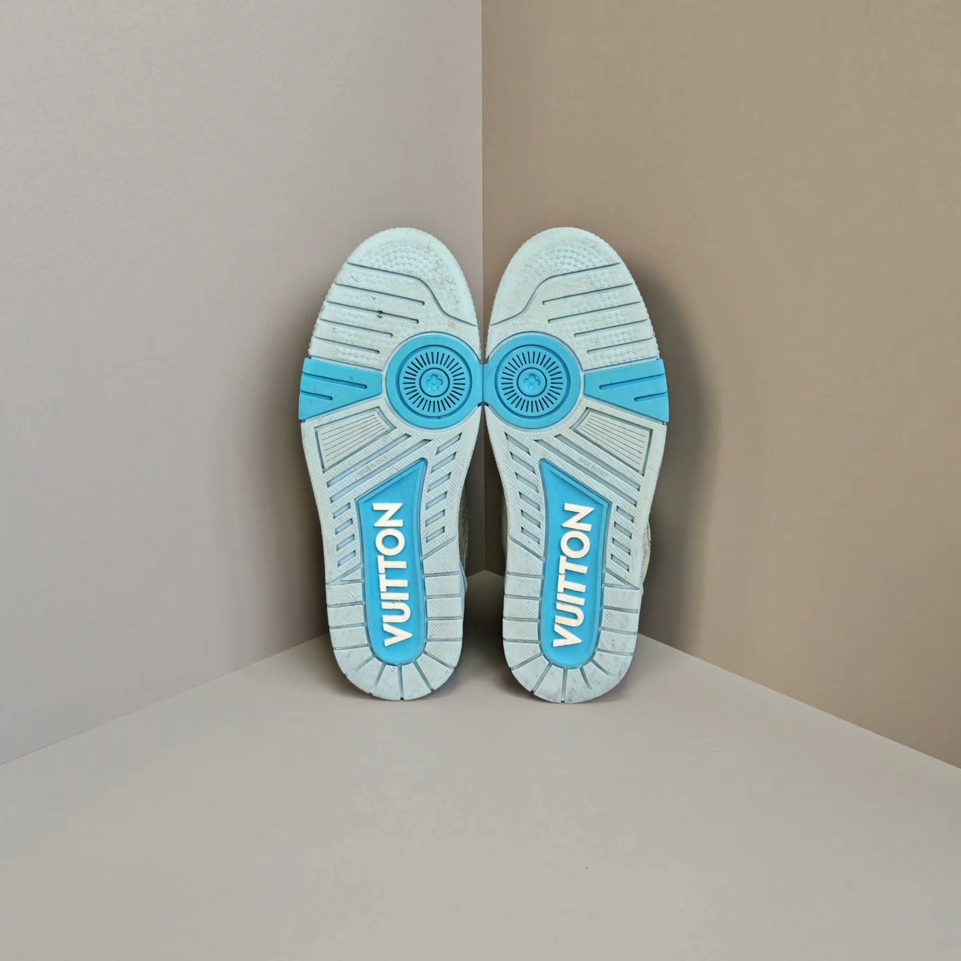 Louis Vuitton Louis Vuitton Collab Blue Lowtop Sneakers 7 Men Size US 7 / EU 40 - 5 Thumbnail