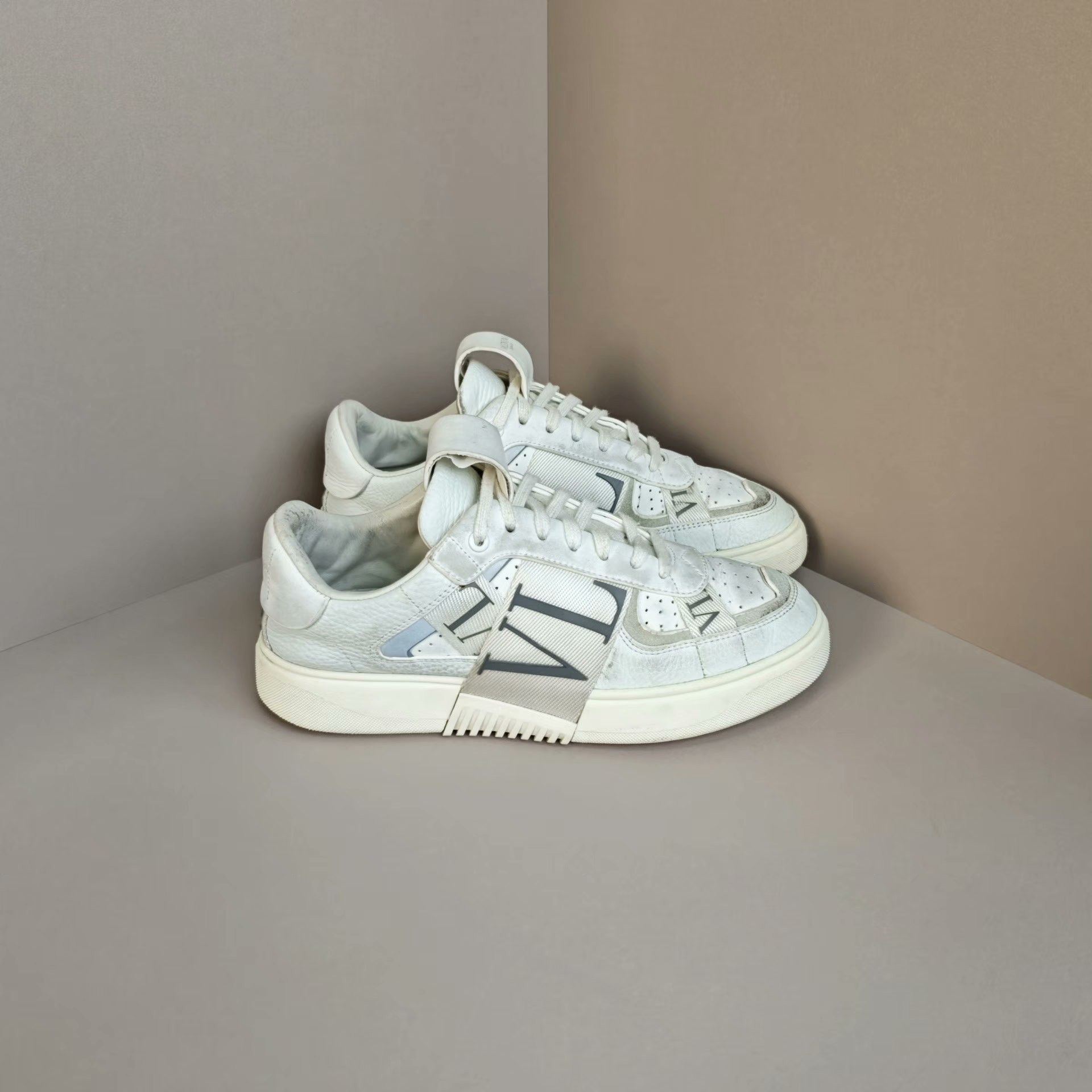 Valentino Valentino Lowtop Sneakers us_8 Women Size US 8 / IT 38 - 4 Thumbnail